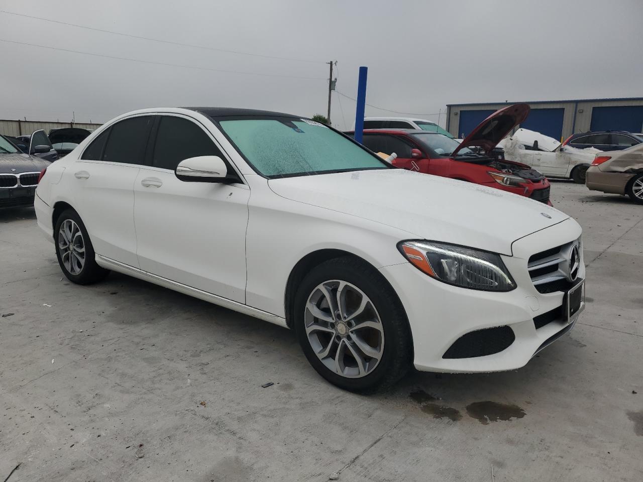 2015 Mercedes-benz C 300 White vin: 55SWF4JB5FU053379