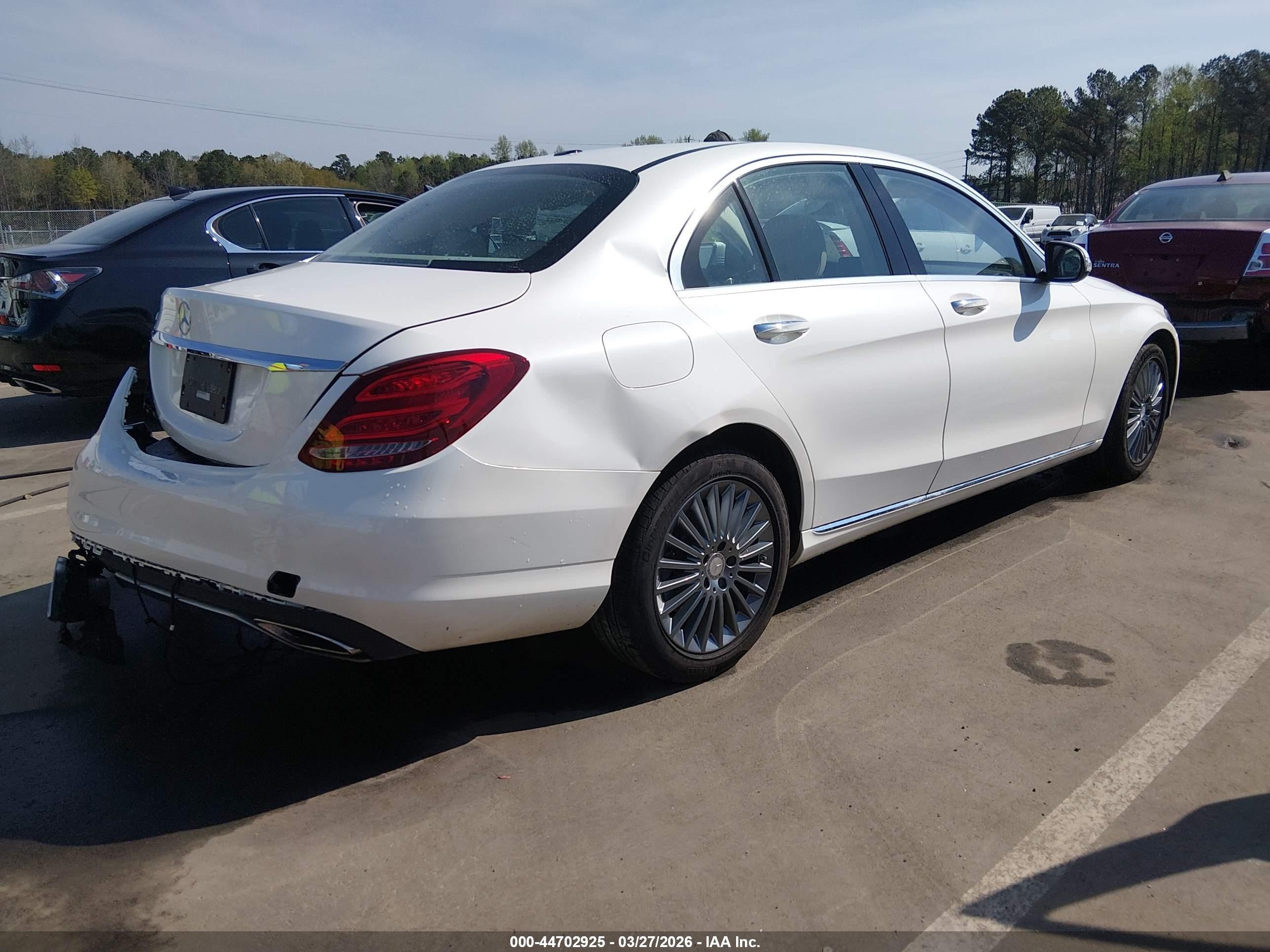 2015 Mercedes-benz C 300 Luxury White vin: 55SWF4JB5FU056735