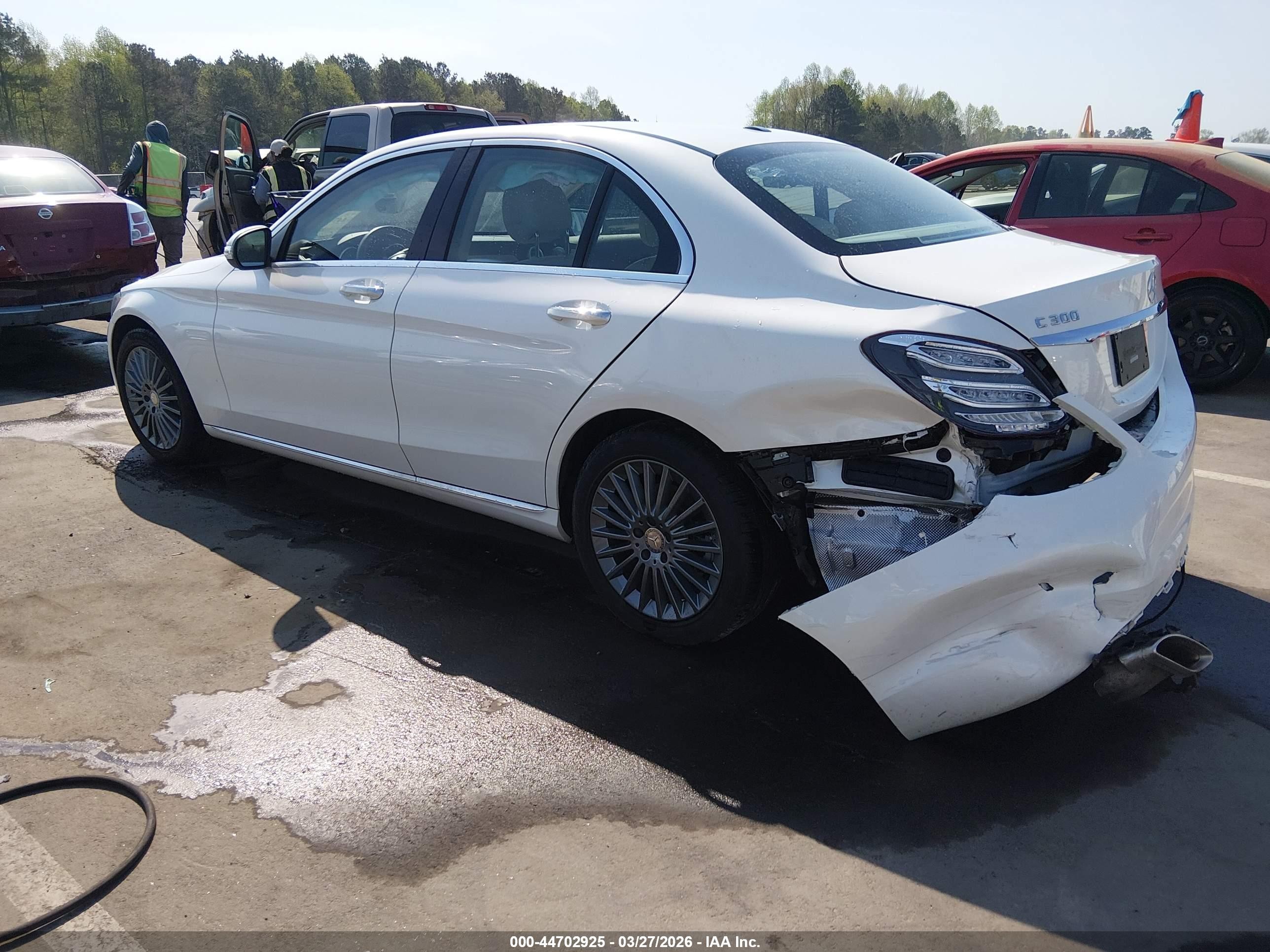 2015 Mercedes-benz C 300 Luxury White vin: 55SWF4JB5FU056735
