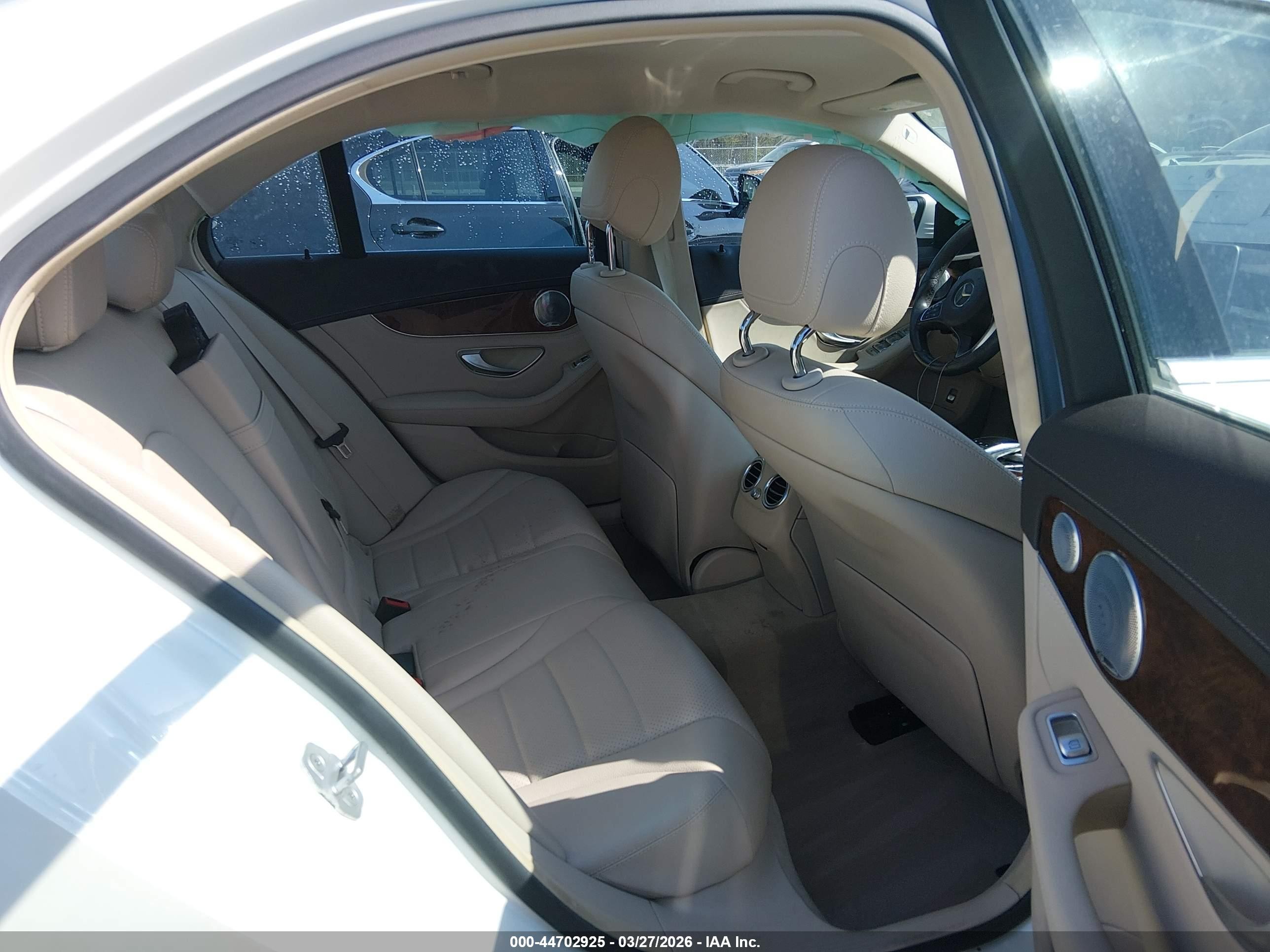 2015 Mercedes-benz C 300 Luxury White vin: 55SWF4JB5FU056735