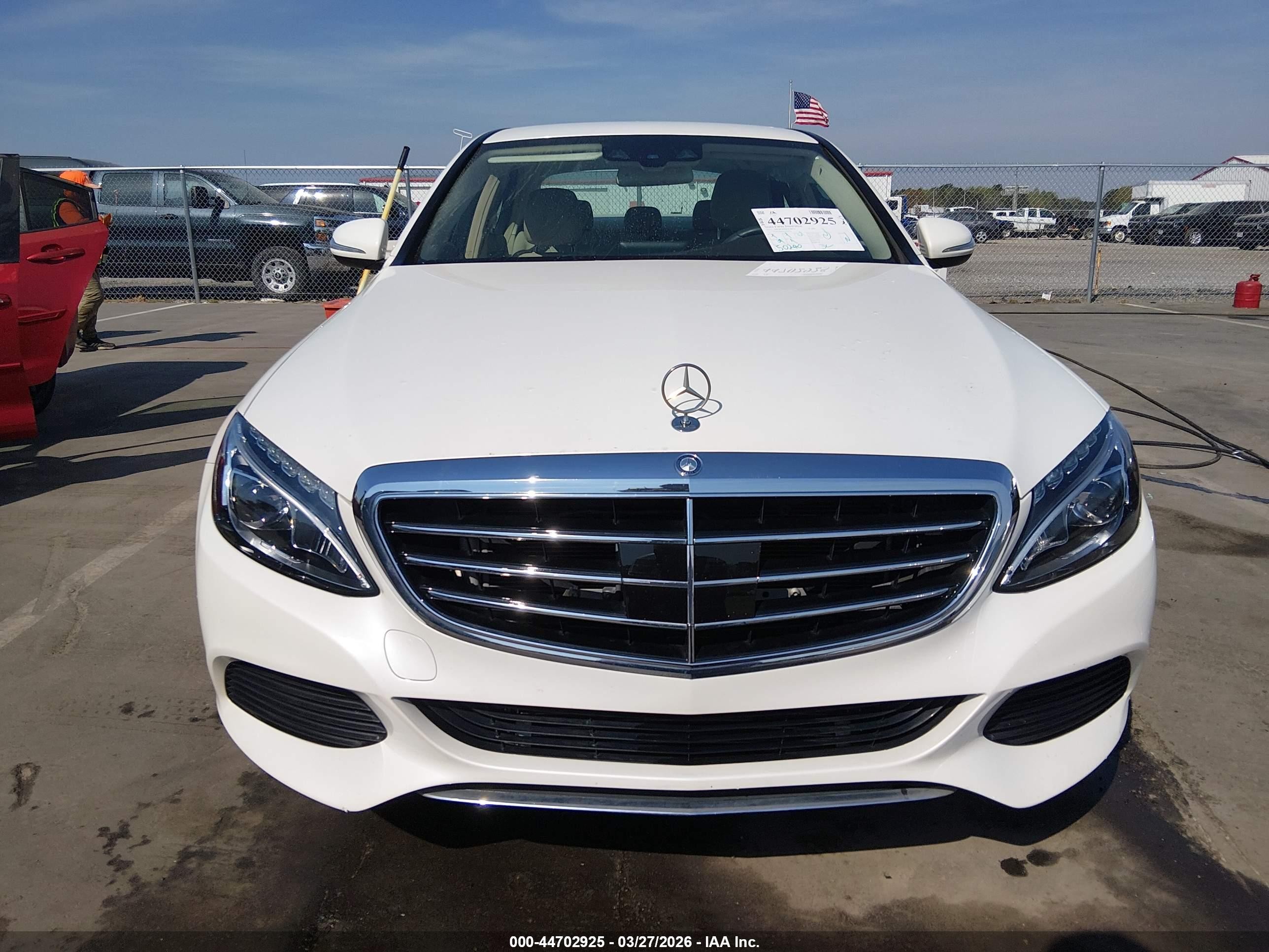 2015 Mercedes-benz C 300 Luxury White vin: 55SWF4JB5FU056735