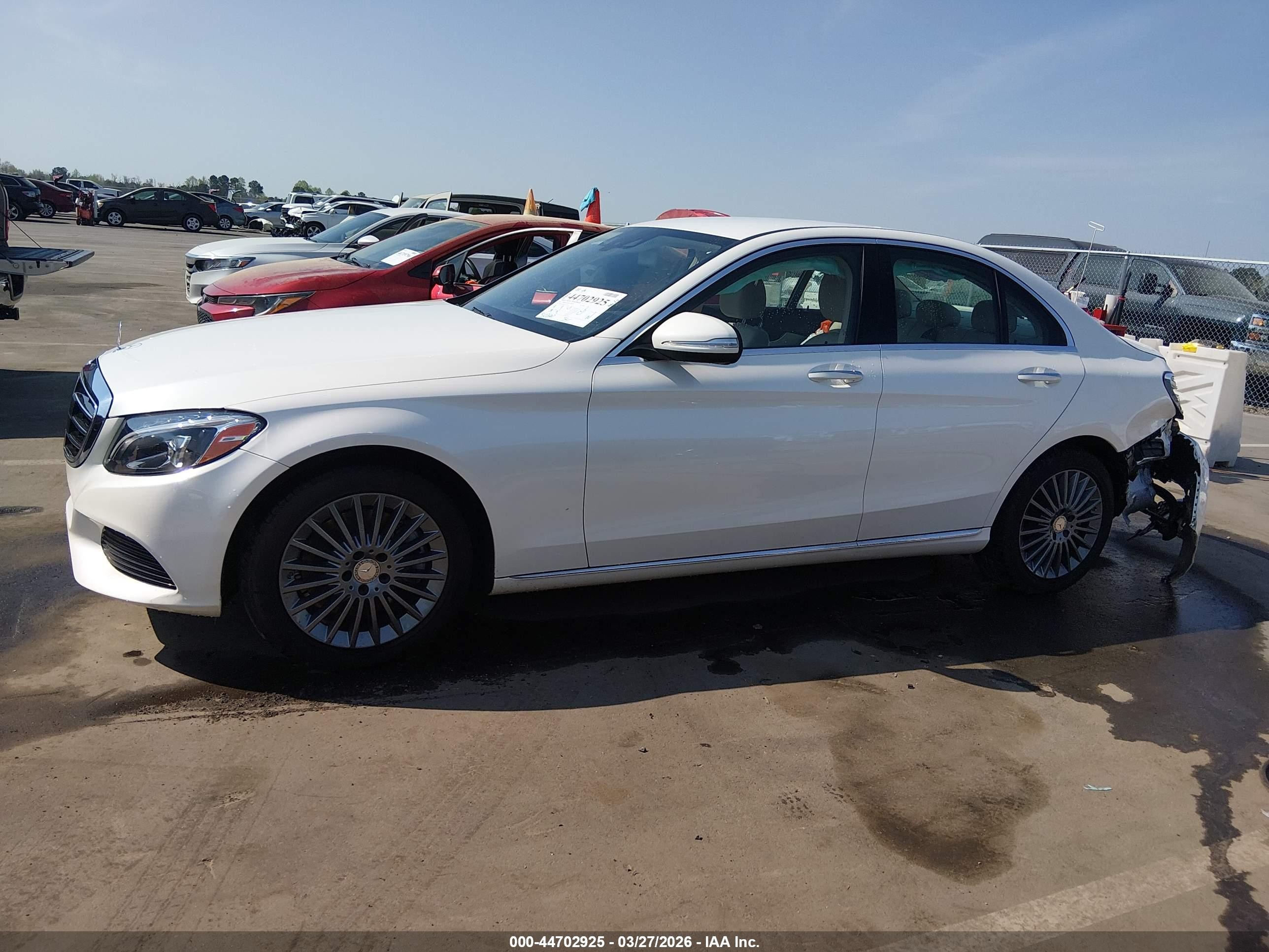 2015 Mercedes-benz C 300 Luxury White vin: 55SWF4JB5FU056735