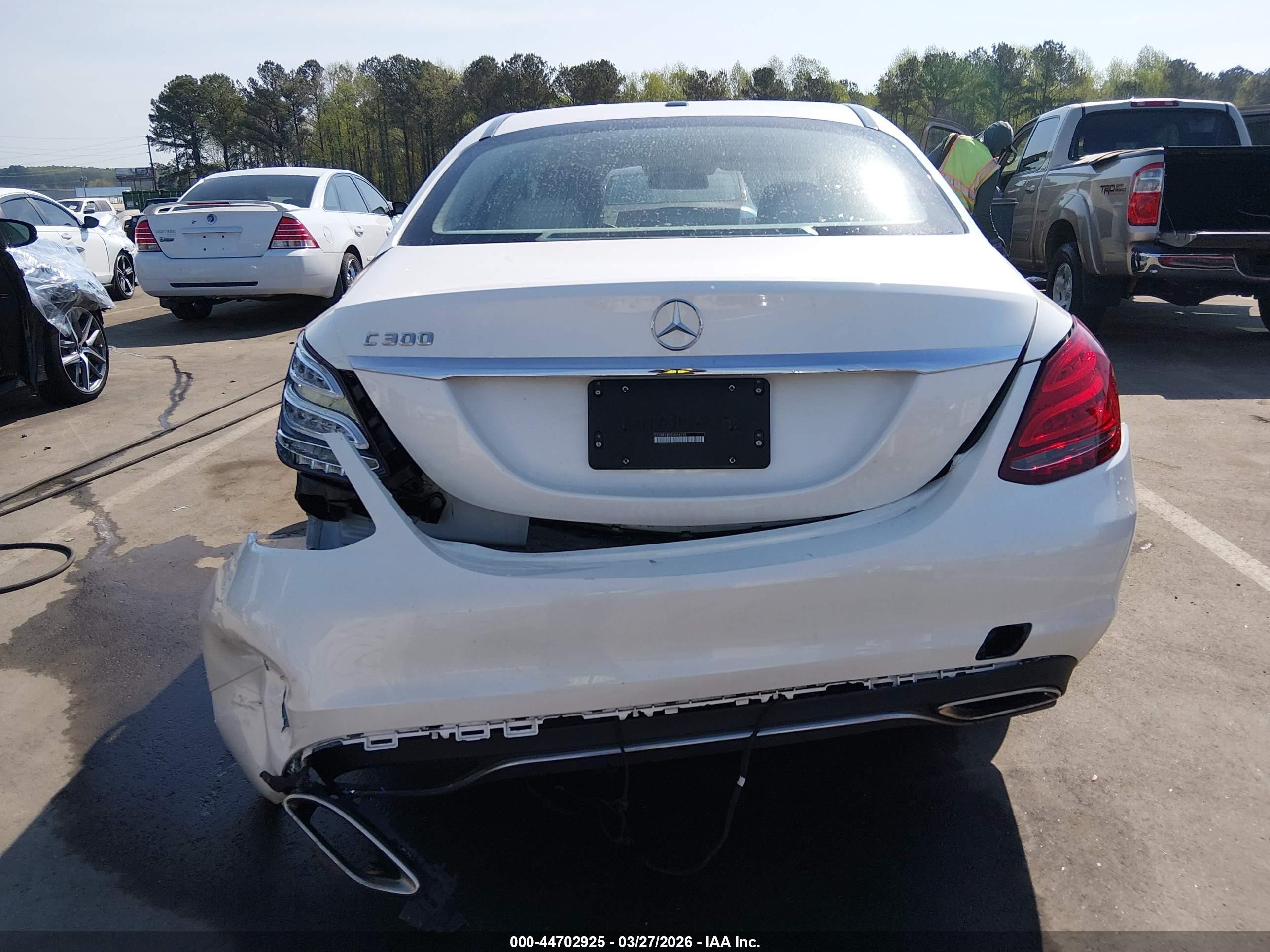 2015 Mercedes-benz C 300 Luxury White vin: 55SWF4JB5FU056735