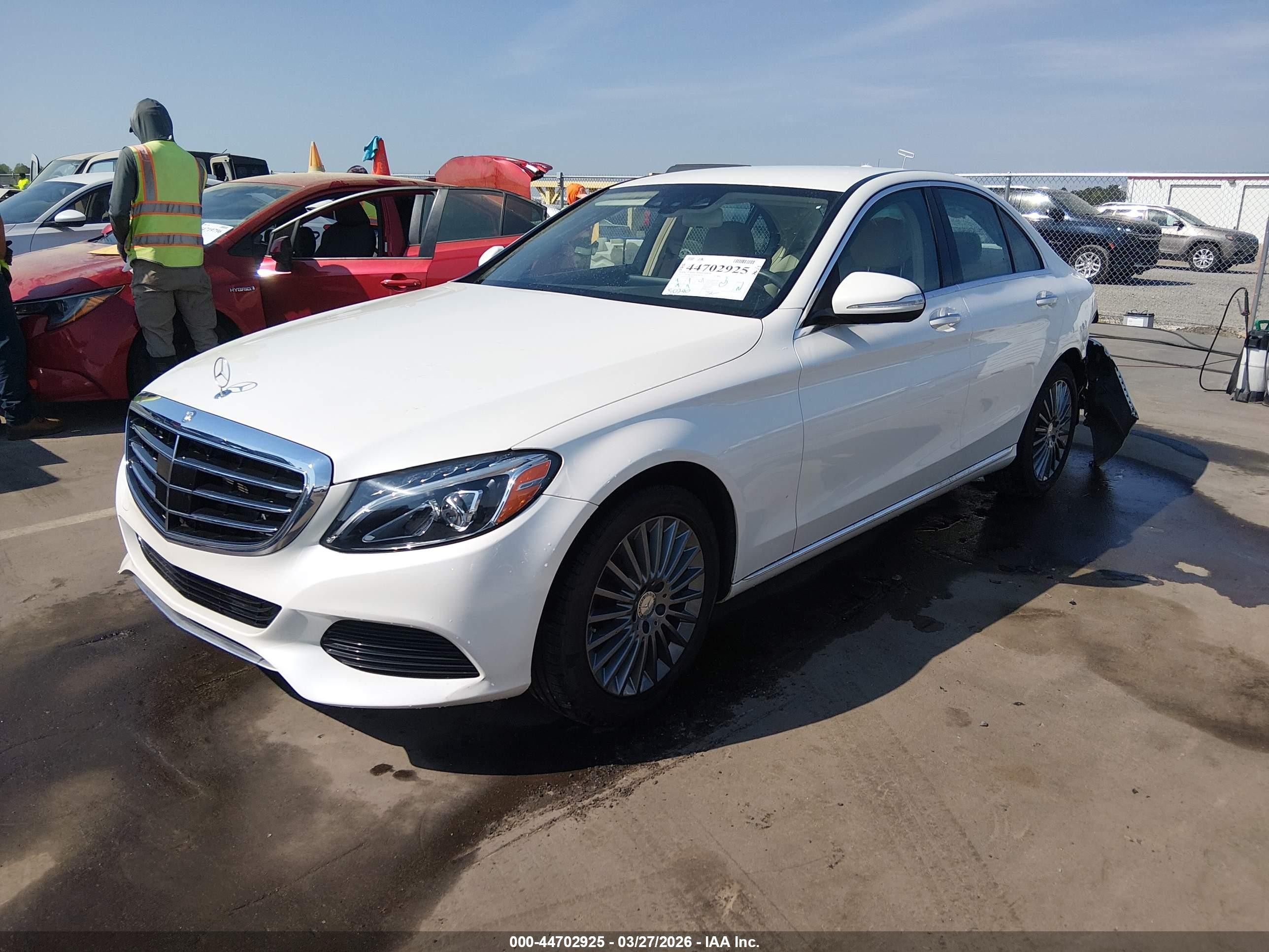 2015 Mercedes-benz C 300 Luxury White vin: 55SWF4JB5FU056735