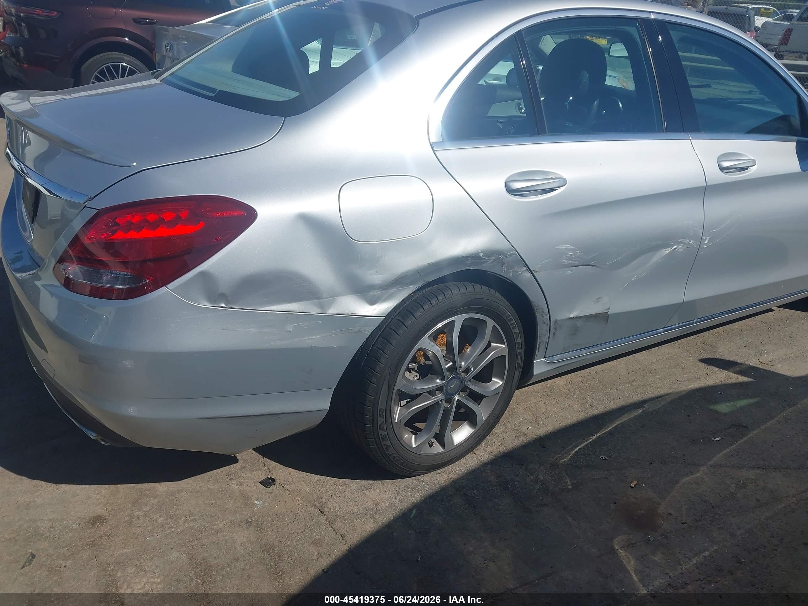2015 Mercedes-benz C 300 Silver vin: 55SWF4JB5FU067721