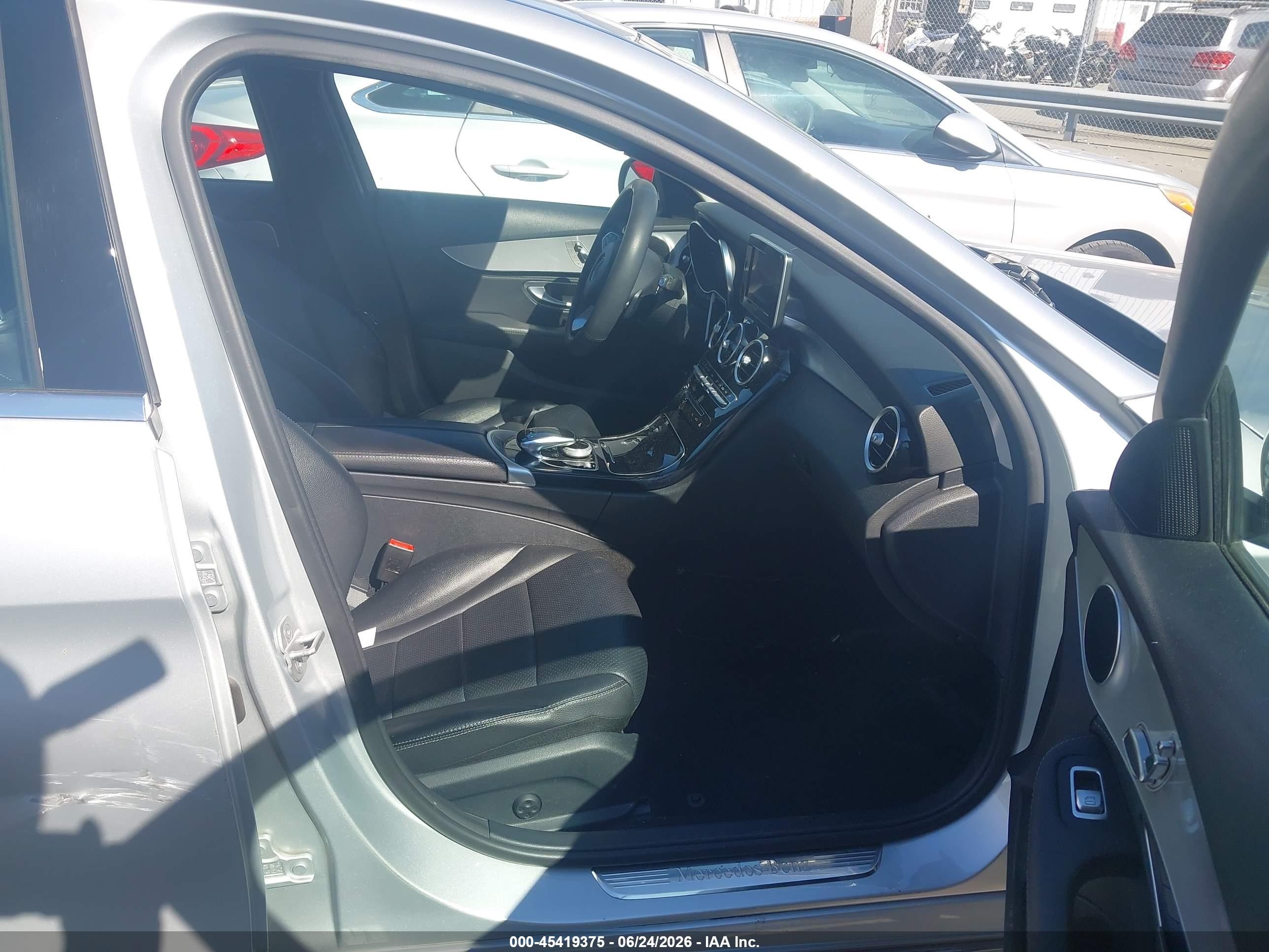 2015 Mercedes-benz C 300 Silver vin: 55SWF4JB5FU067721