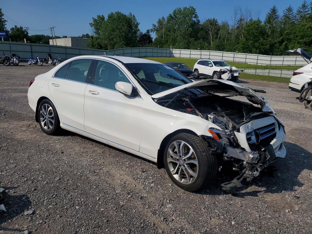2015 Mercedes-benz C 300 White vin: 55SWF4JB5FU068657