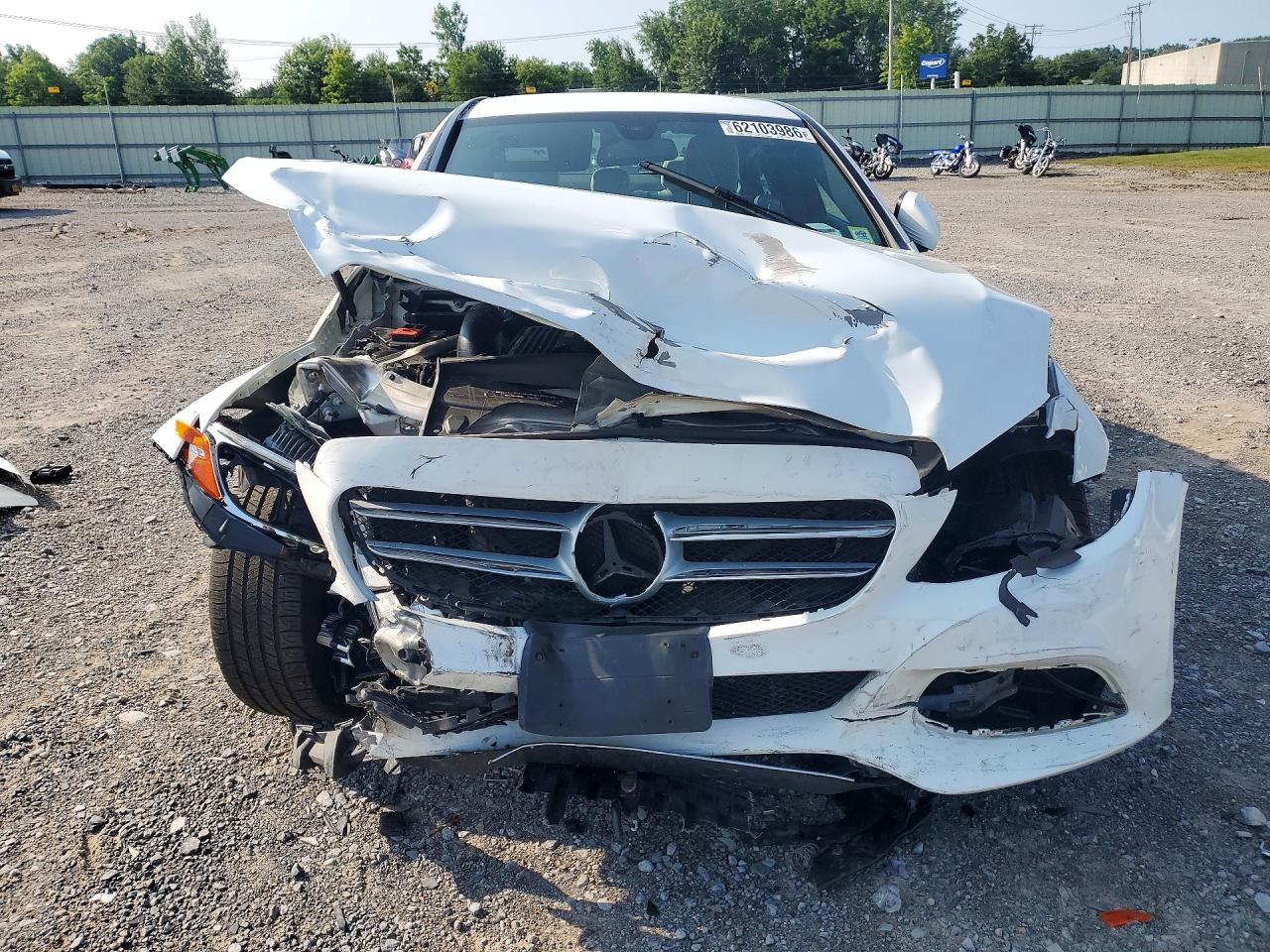 2015 Mercedes-benz C 300 White vin: 55SWF4JB5FU068657