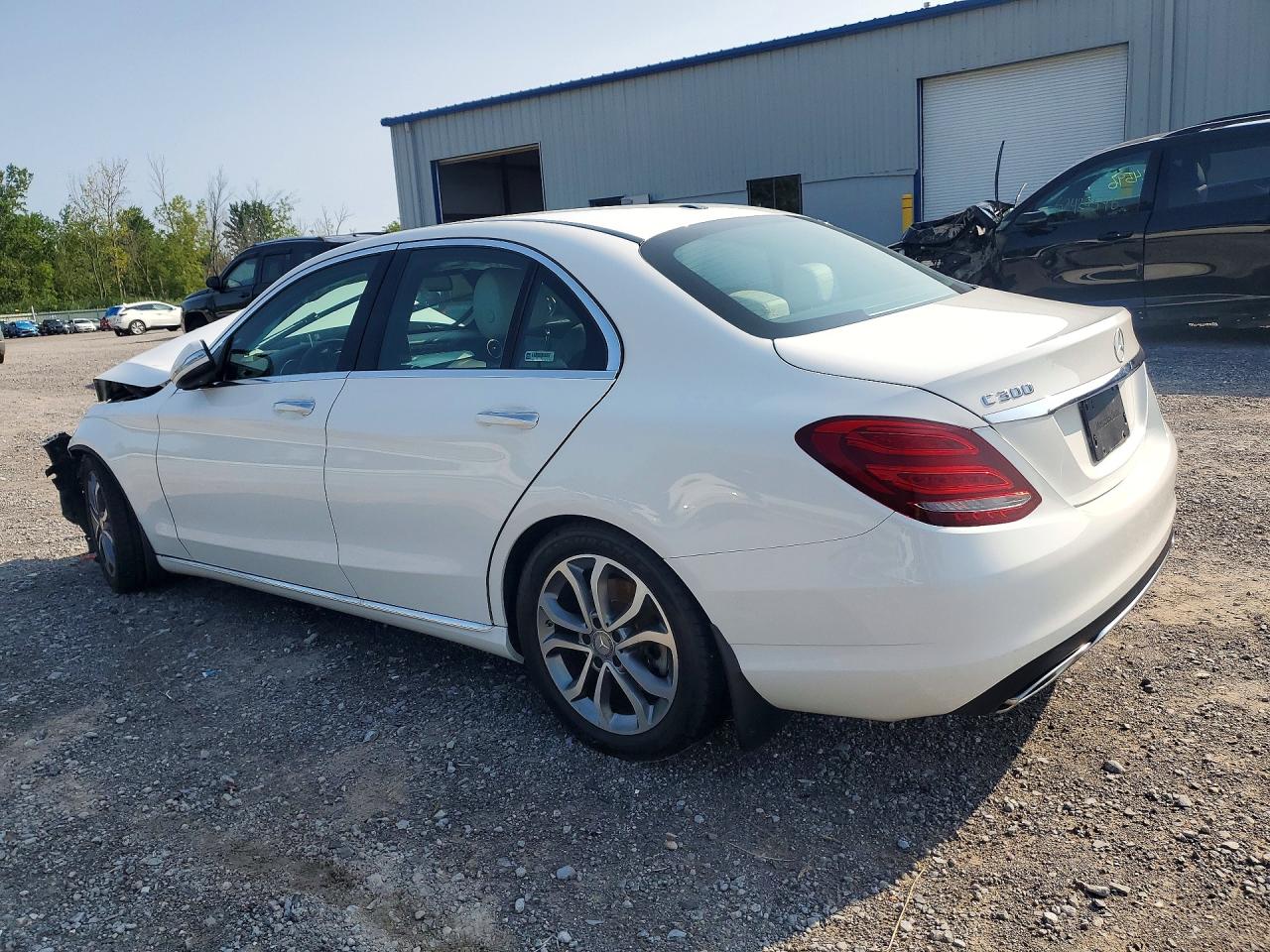 2015 Mercedes-benz C 300 White vin: 55SWF4JB5FU068657