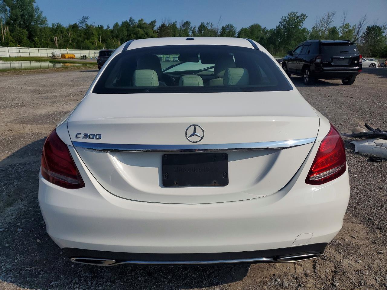 2015 Mercedes-benz C 300 White vin: 55SWF4JB5FU068657