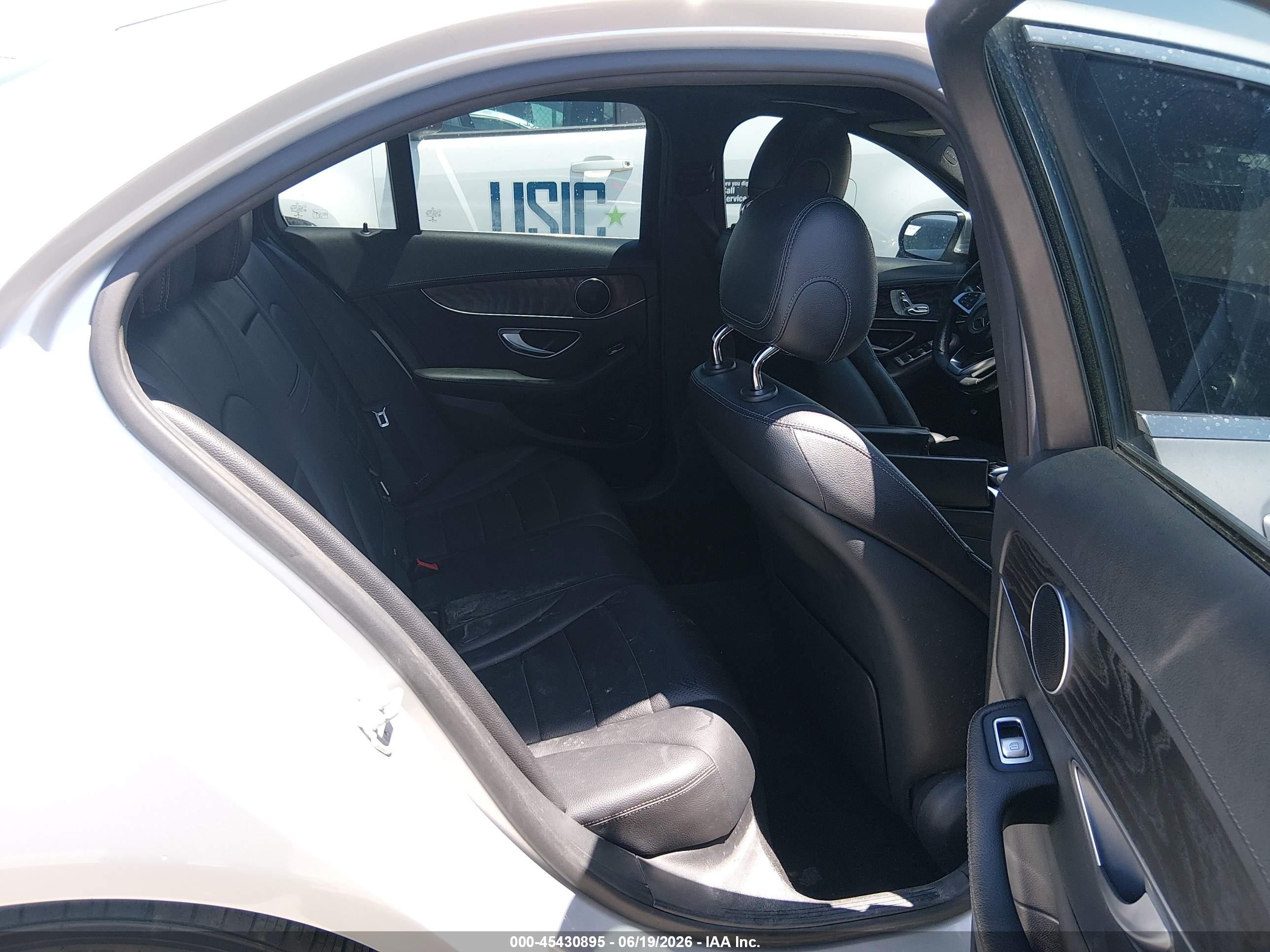 2015 Mercedes-benz C 300 Sport Серебряный vin: 55SWF4JB5FU079187