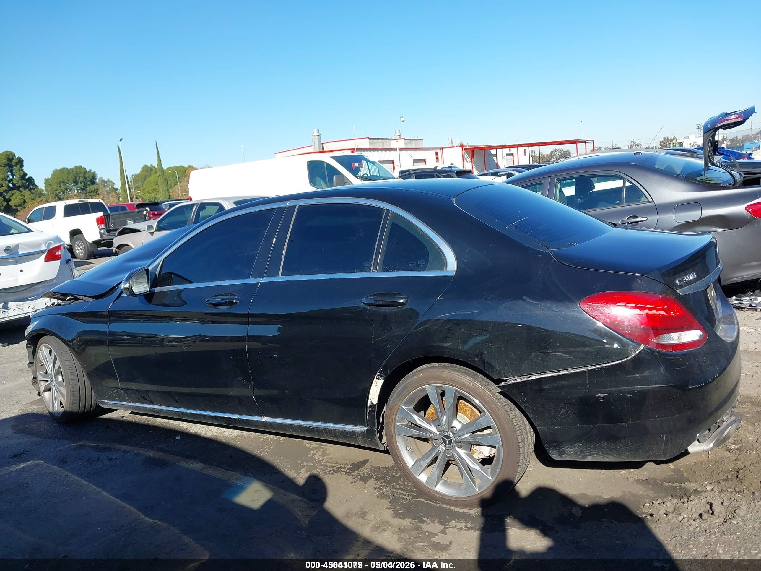 2018 Mercedes-benz C 300   Black vin: 55SWF4JB5JU277731
