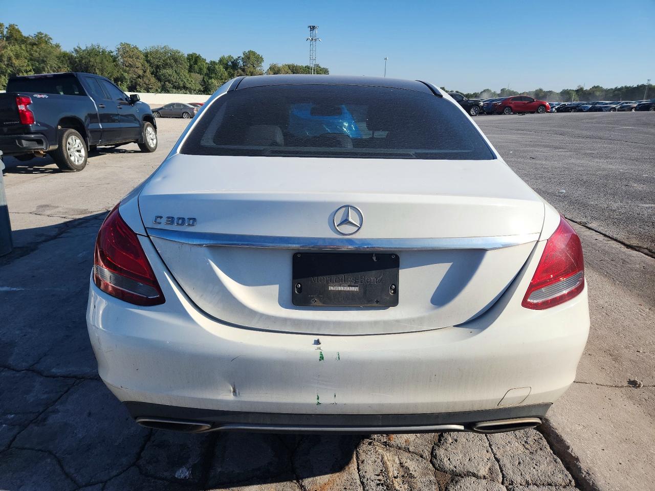 2015 Mercedes-benz C 300 White vin: 55SWF4JB6FU050944
