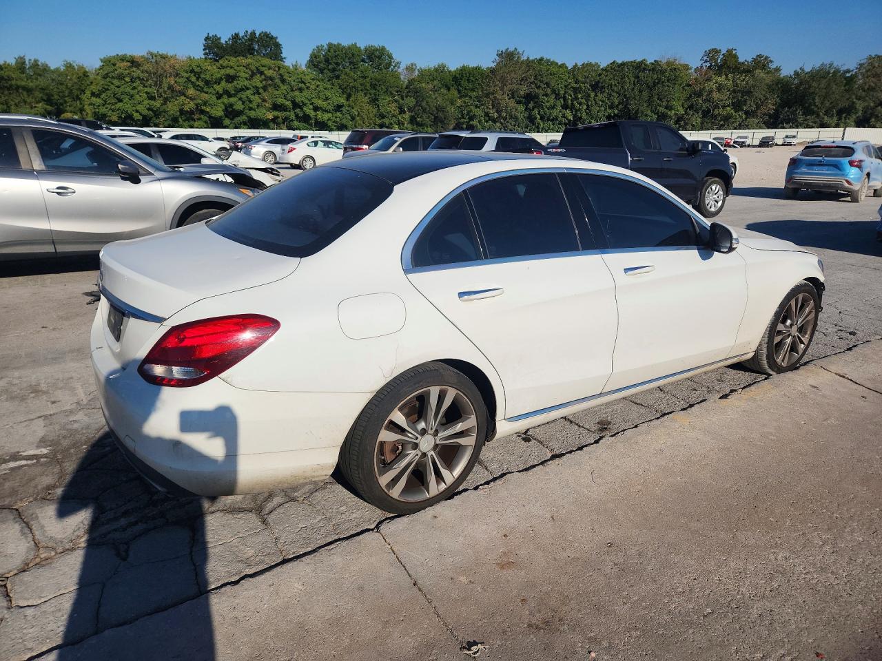 2015 Mercedes-benz C 300 White vin: 55SWF4JB6FU050944