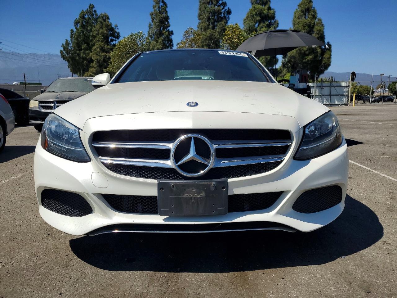 2015 Mercedes-benz C 300 White vin: 55SWF4JB6FU061877