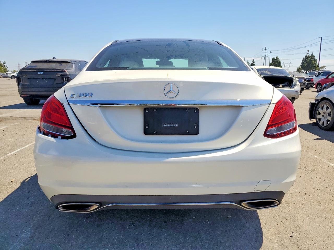 2015 Mercedes-benz C 300 White vin: 55SWF4JB6FU061877