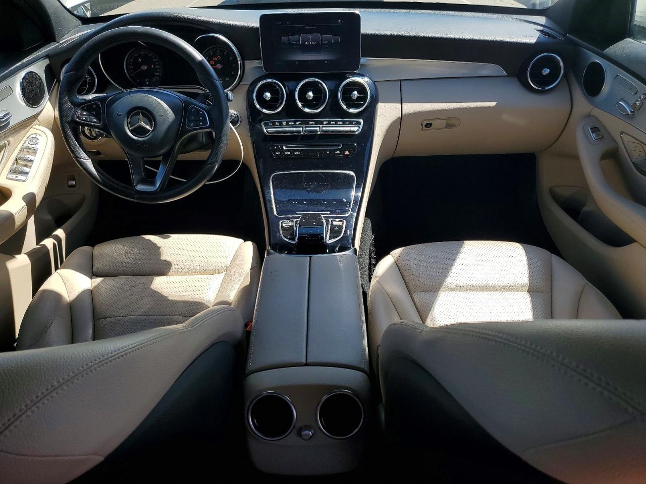 2015 Mercedes-benz C 300 White vin: 55SWF4JB6FU061877