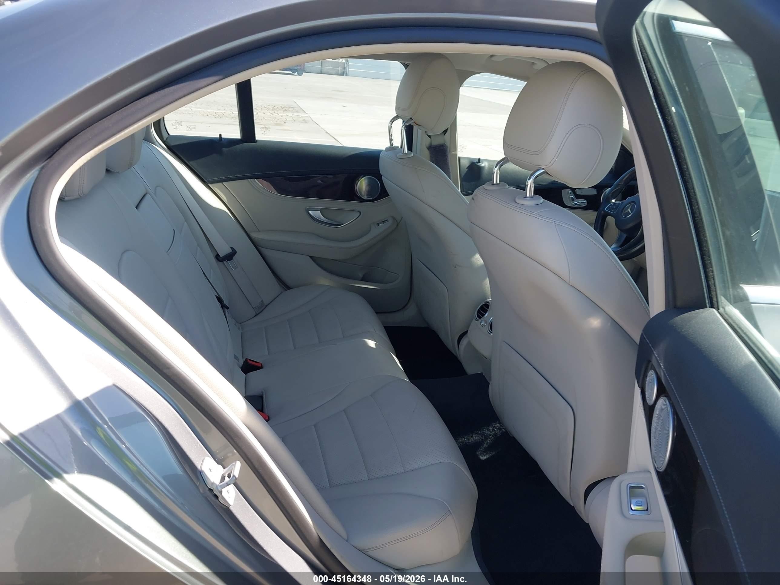 2015 Mercedes-benz C 300 Luxury Silver vin: 55SWF4JB6FU085242