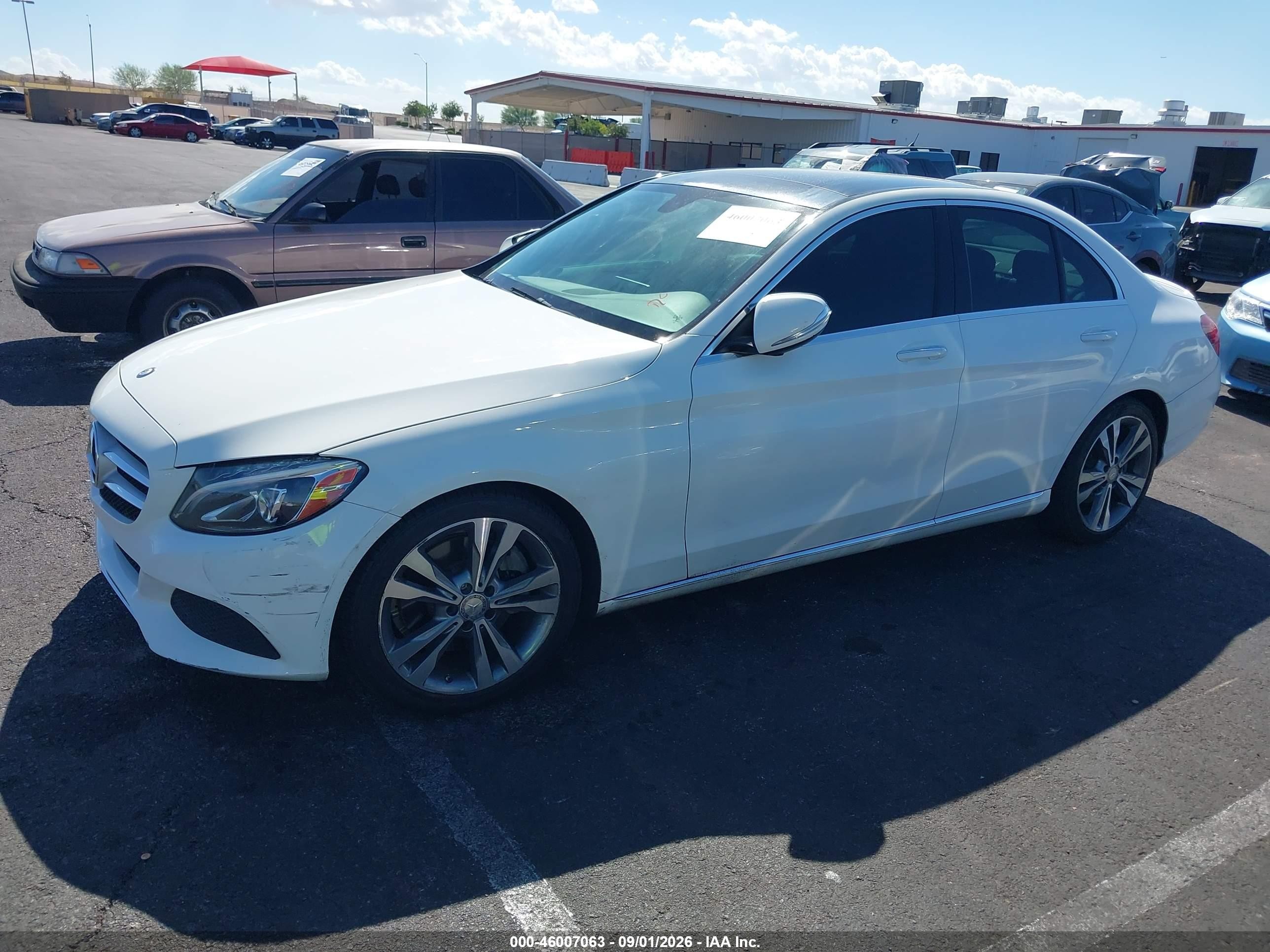 2015 Mercedes-benz C 300   Белый vin: 55SWF4JB6FU086343