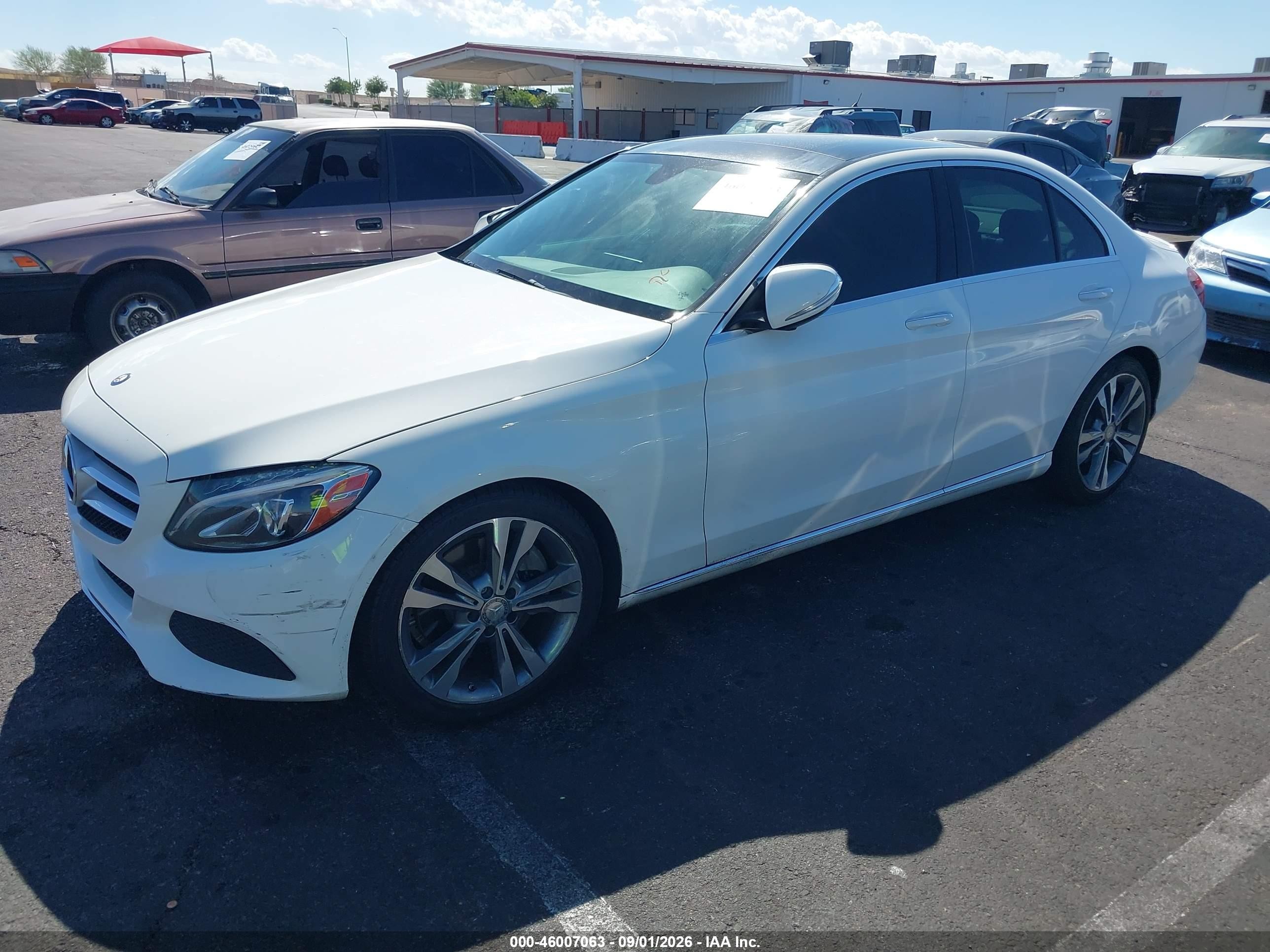 2015 Mercedes-benz C 300   Белый vin: 55SWF4JB6FU086343