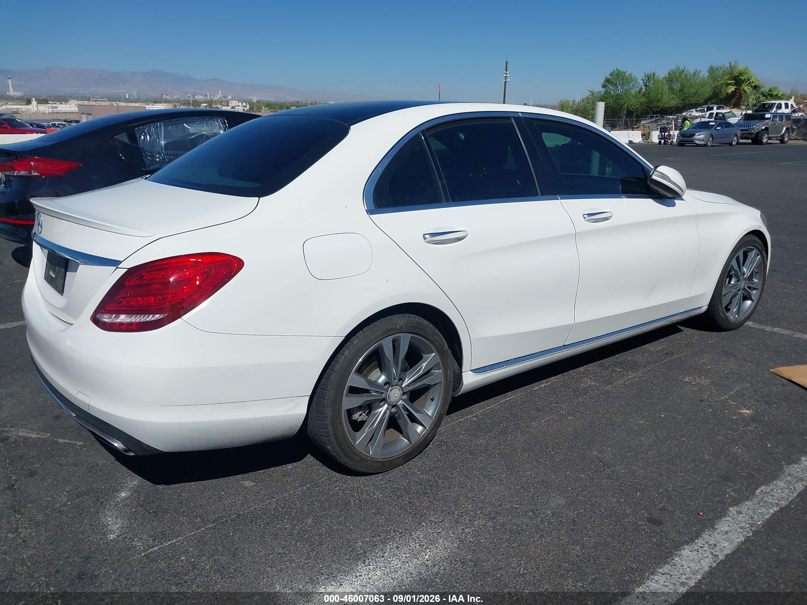 2015 Mercedes-benz C 300   Белый vin: 55SWF4JB6FU086343