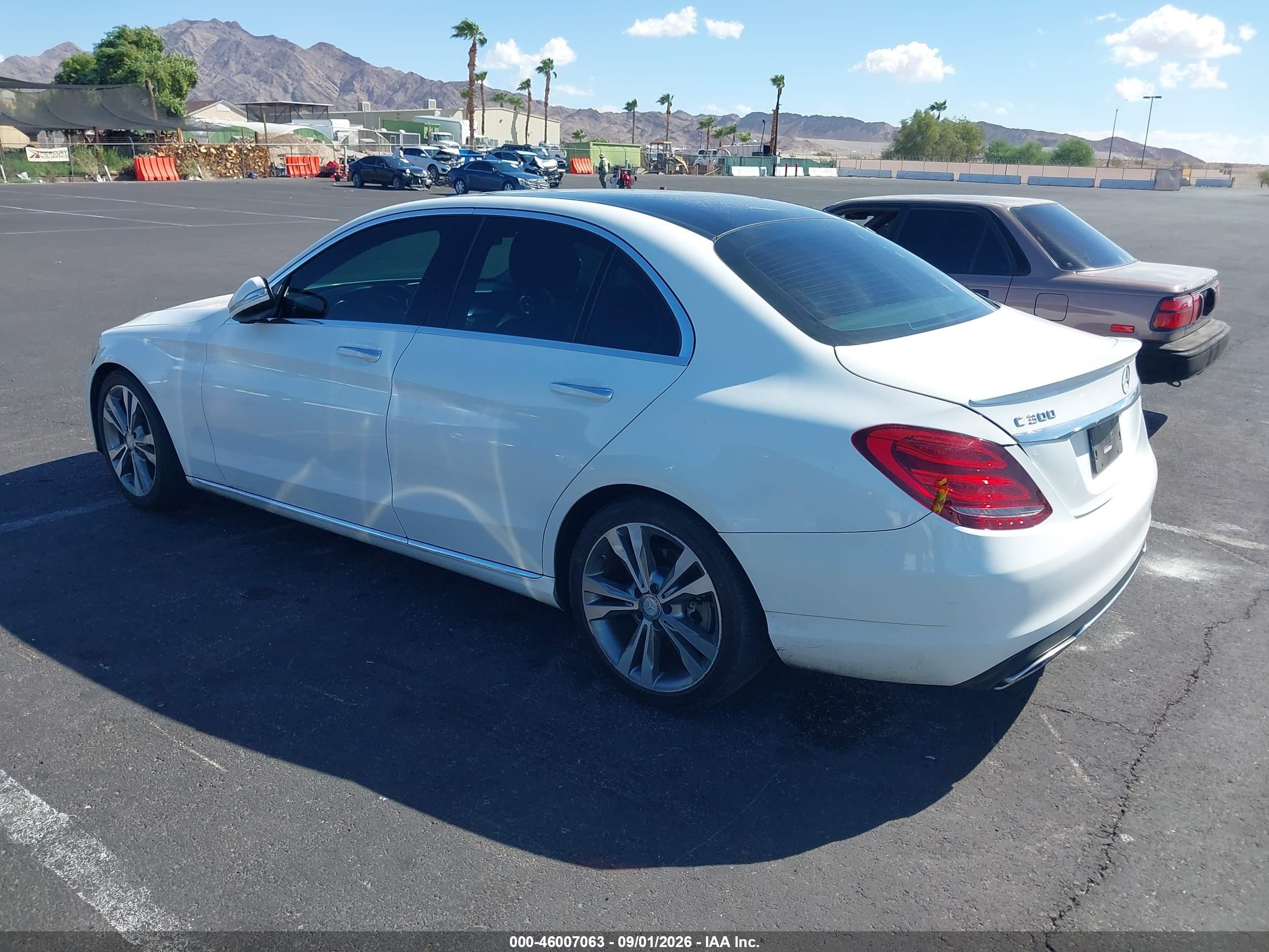 2015 Mercedes-benz C 300   Белый vin: 55SWF4JB6FU086343