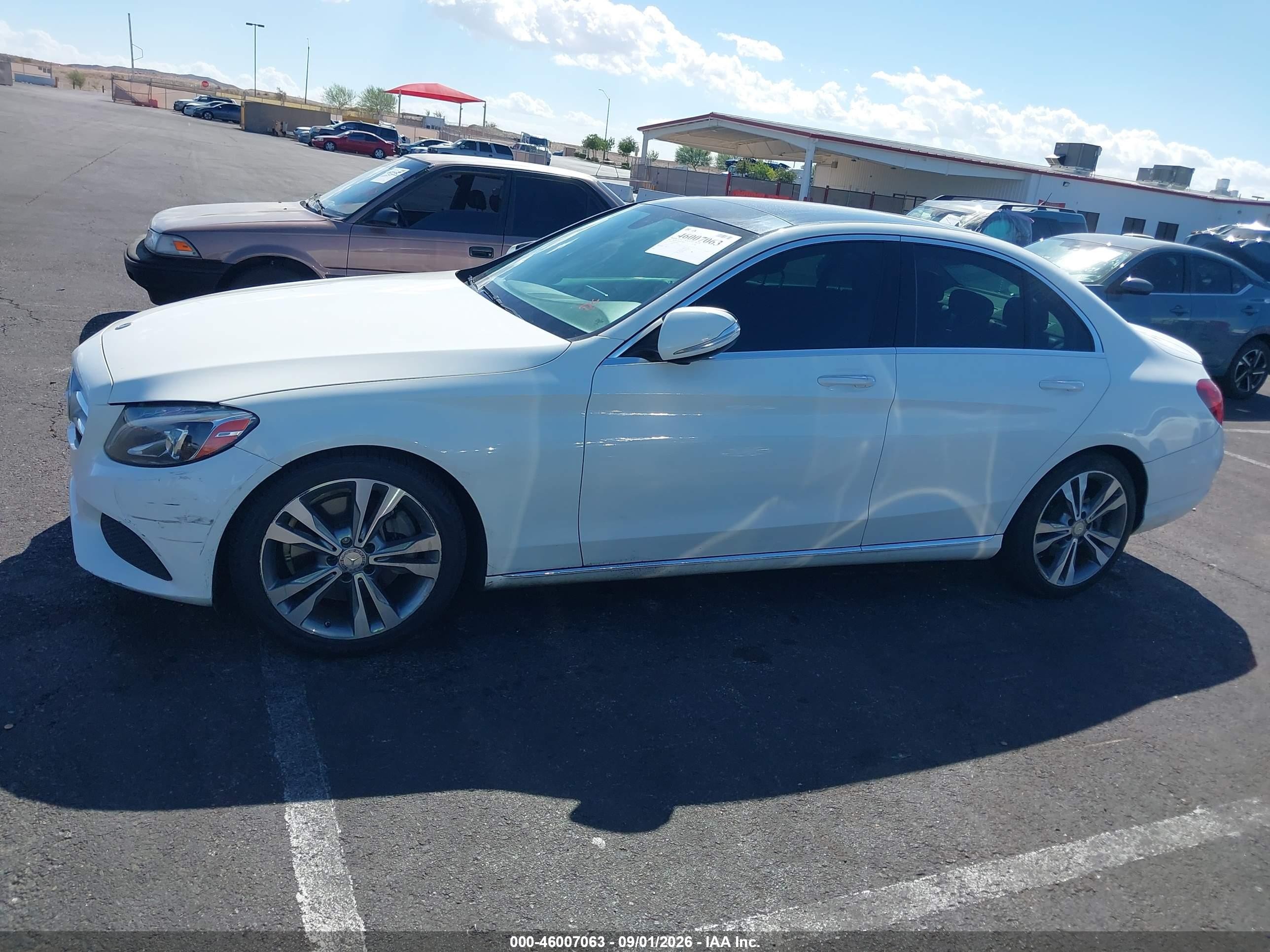 2015 Mercedes-benz C 300   Белый vin: 55SWF4JB6FU086343