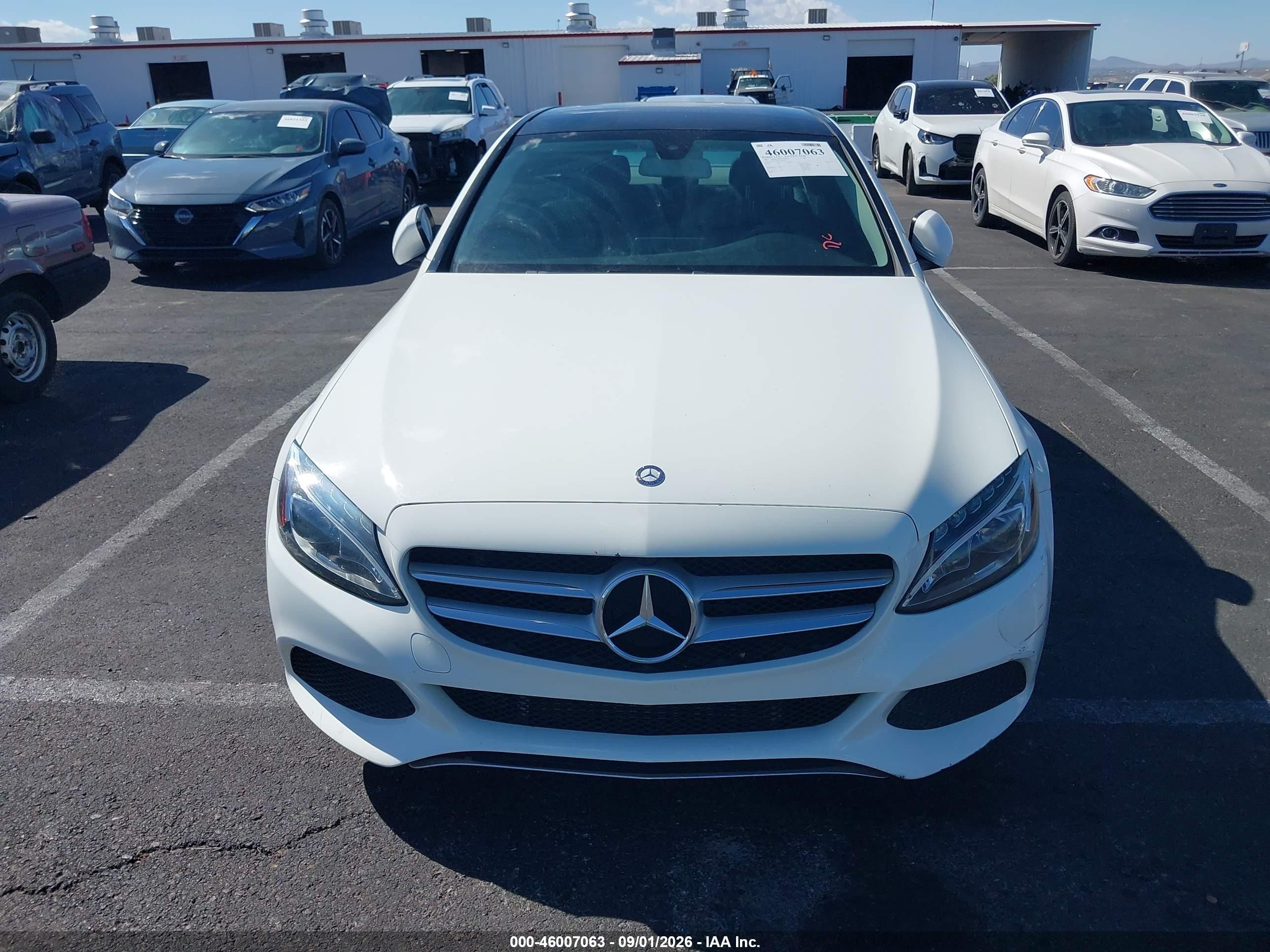 2015 Mercedes-benz C 300   Белый vin: 55SWF4JB6FU086343