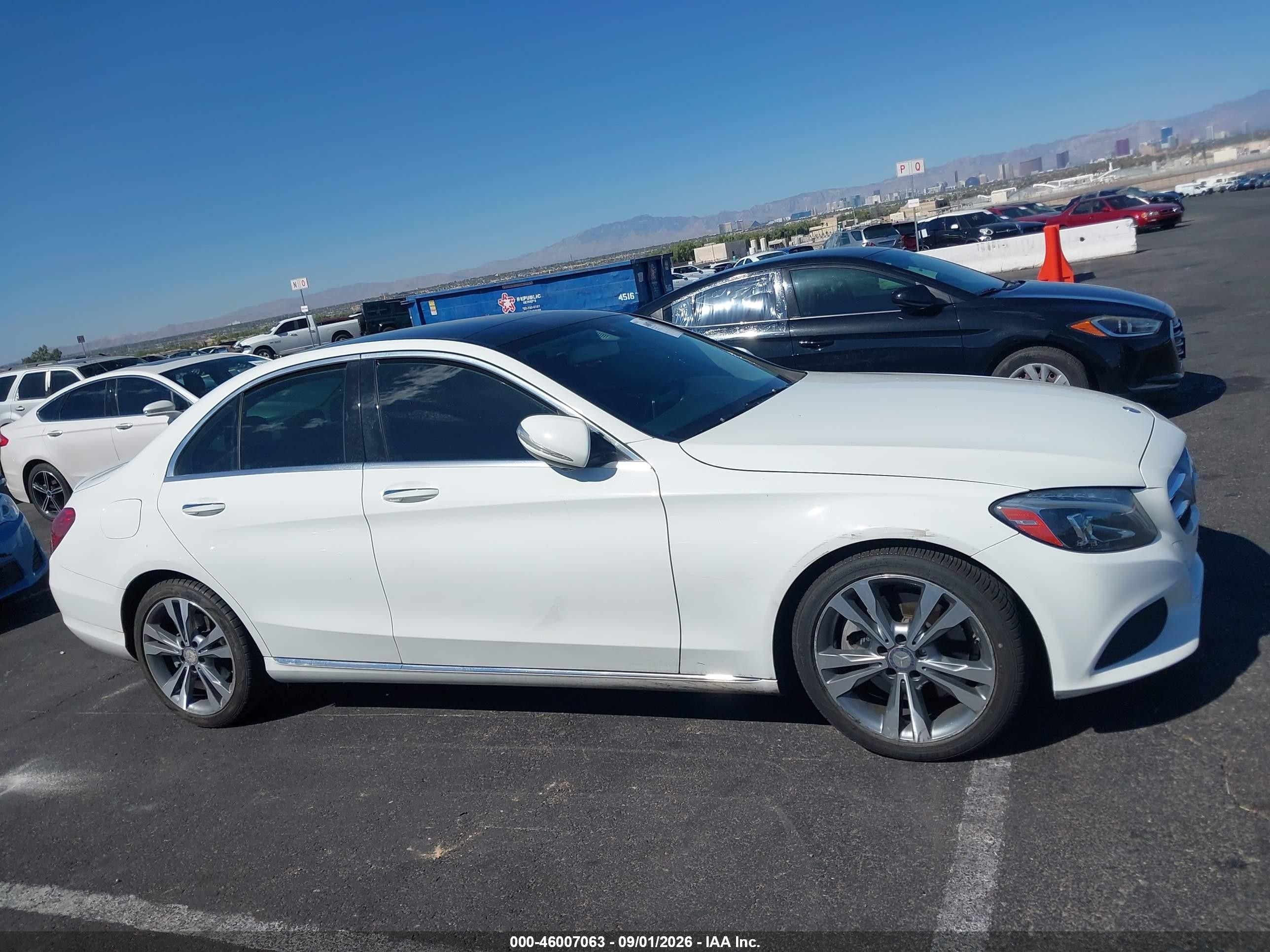 2015 Mercedes-benz C 300   Белый vin: 55SWF4JB6FU086343