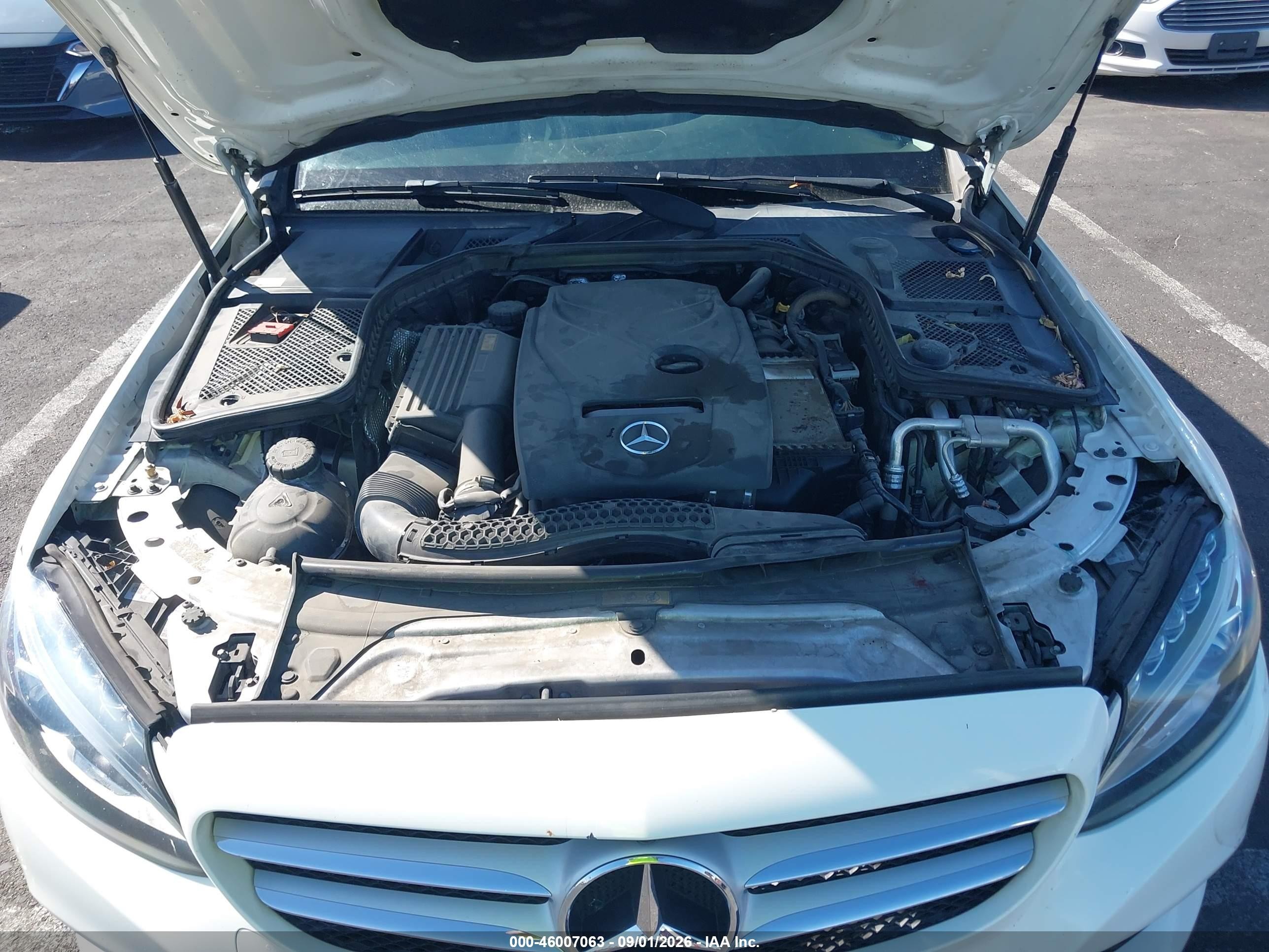 2015 Mercedes-benz C 300   Белый vin: 55SWF4JB6FU086343