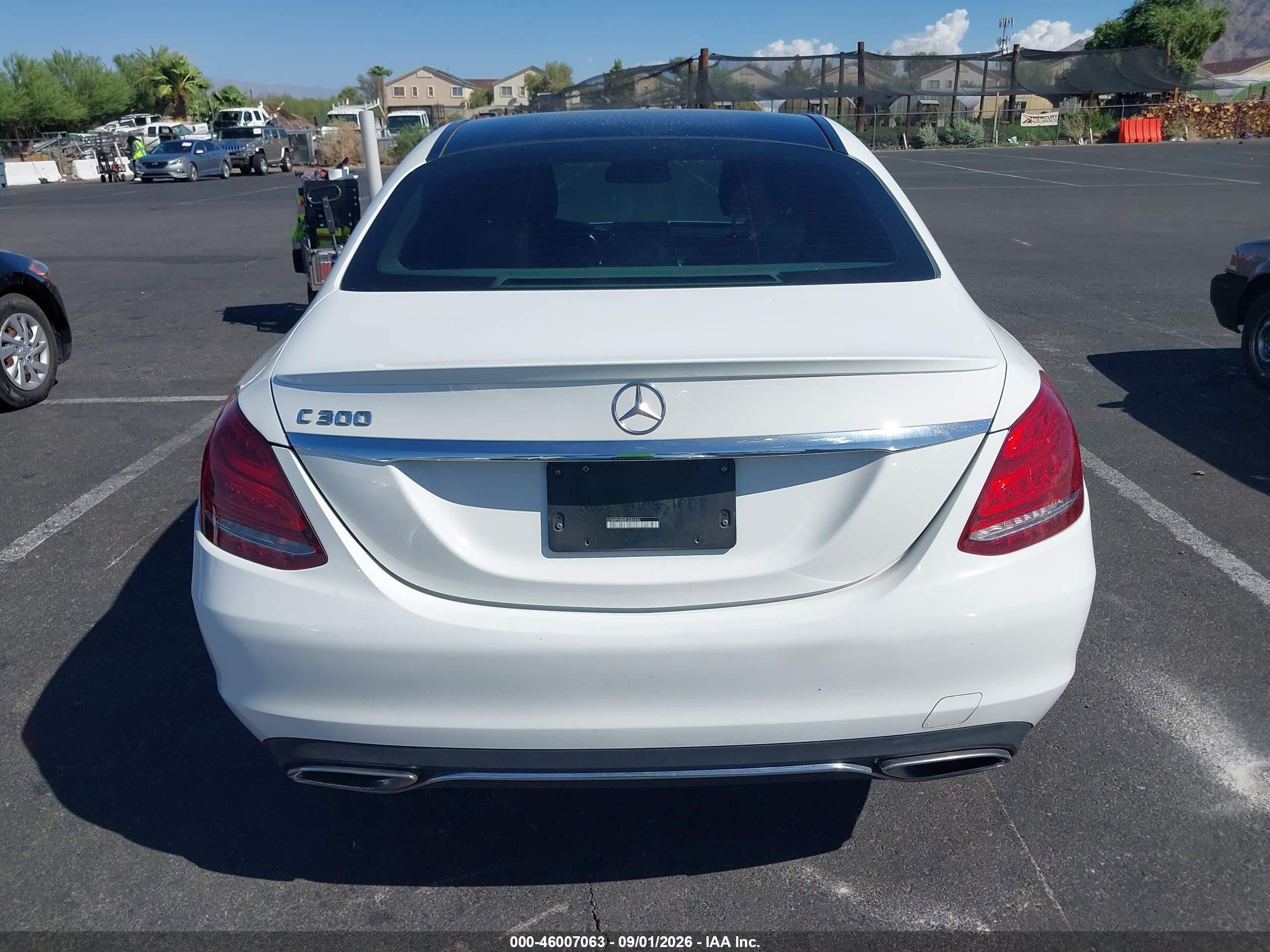 2015 Mercedes-benz C 300   Белый vin: 55SWF4JB6FU086343
