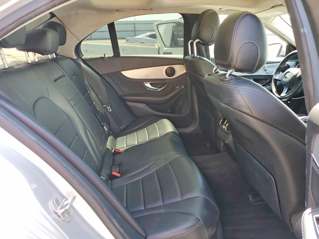 2016 Mercedes-benz C 300 Silver vin: 55SWF4JB6GU118497