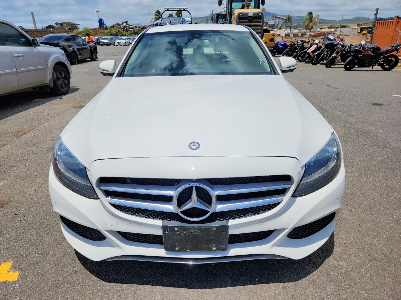 2017 Mercedes-benz C 300 White vin: 55SWF4JB6HU219637