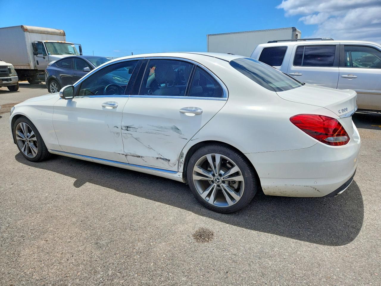 2017 Mercedes-benz C 300 White vin: 55SWF4JB6HU219637