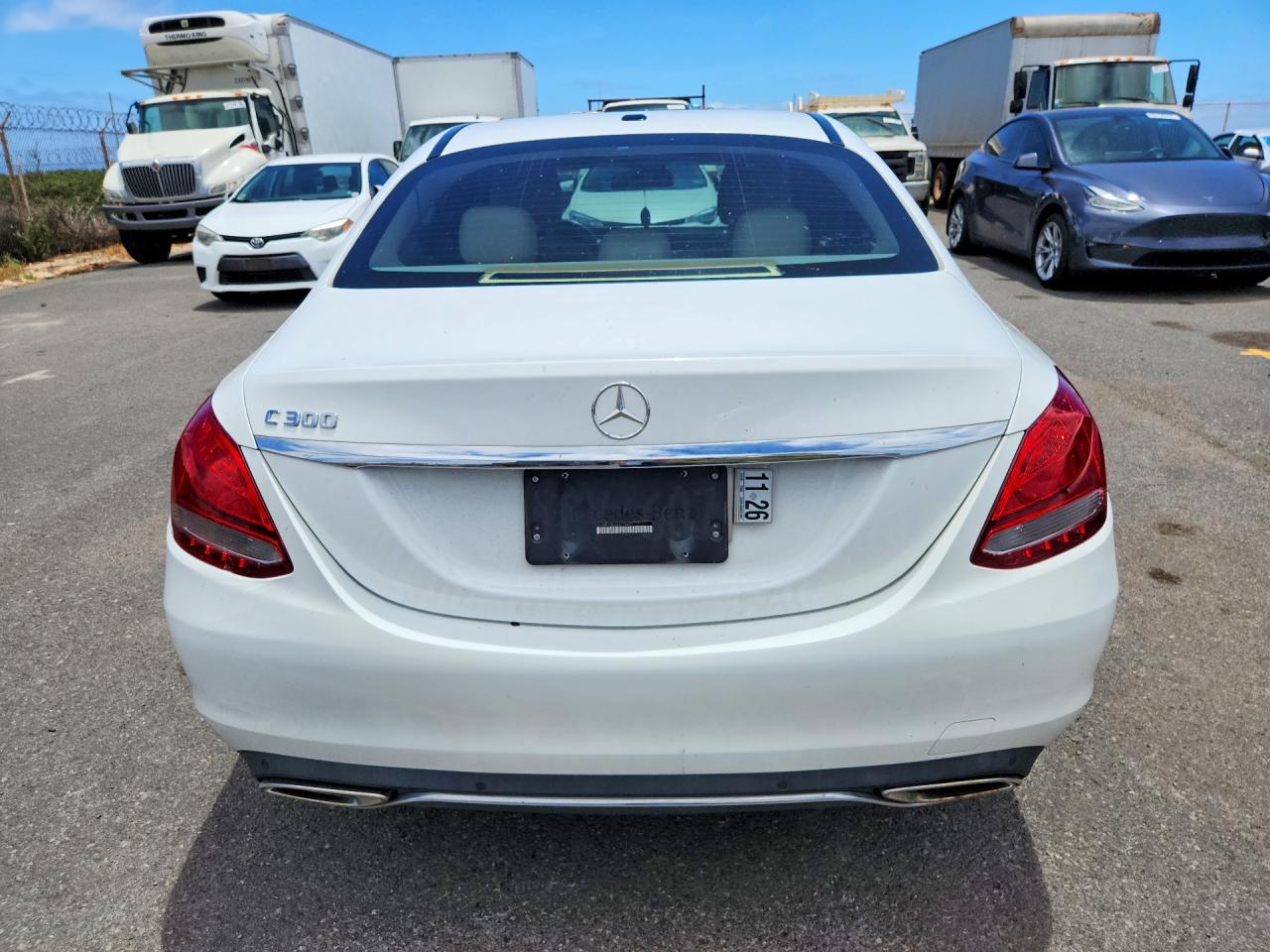 2017 Mercedes-benz C 300 White vin: 55SWF4JB6HU219637