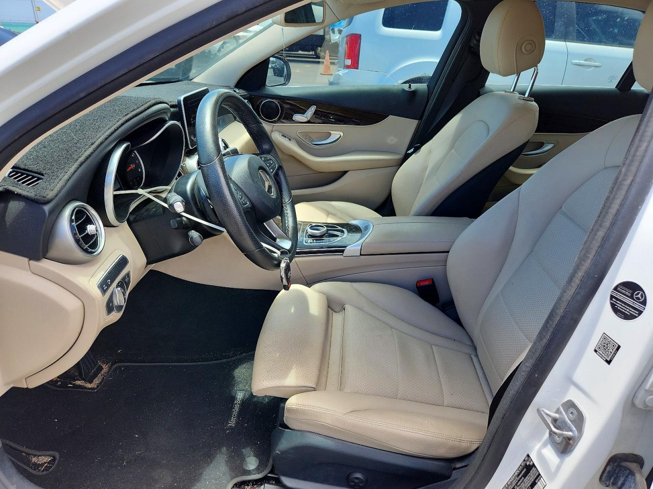 2017 Mercedes-benz C 300 White vin: 55SWF4JB6HU219637