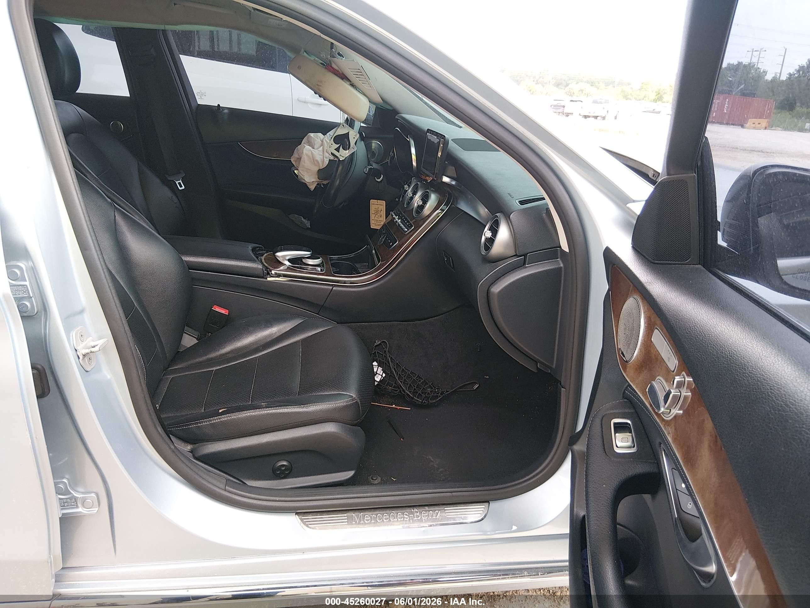 2015 Mercedes-benz C 300   Light Blue vin: 55SWF4JB7FU044330
