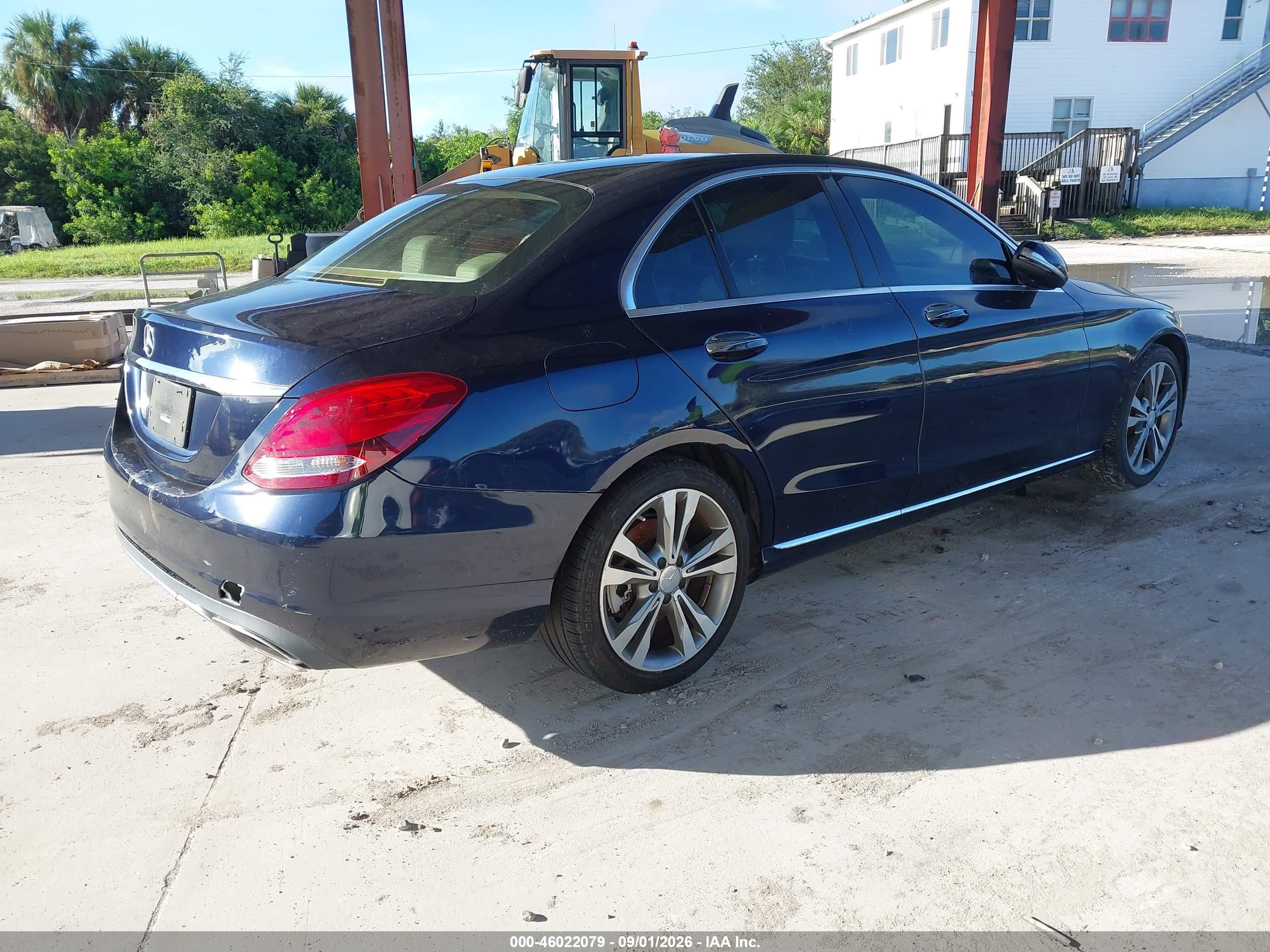 2015 Mercedes-benz C 300   Dark Blue vin: 55SWF4JB7FU050483