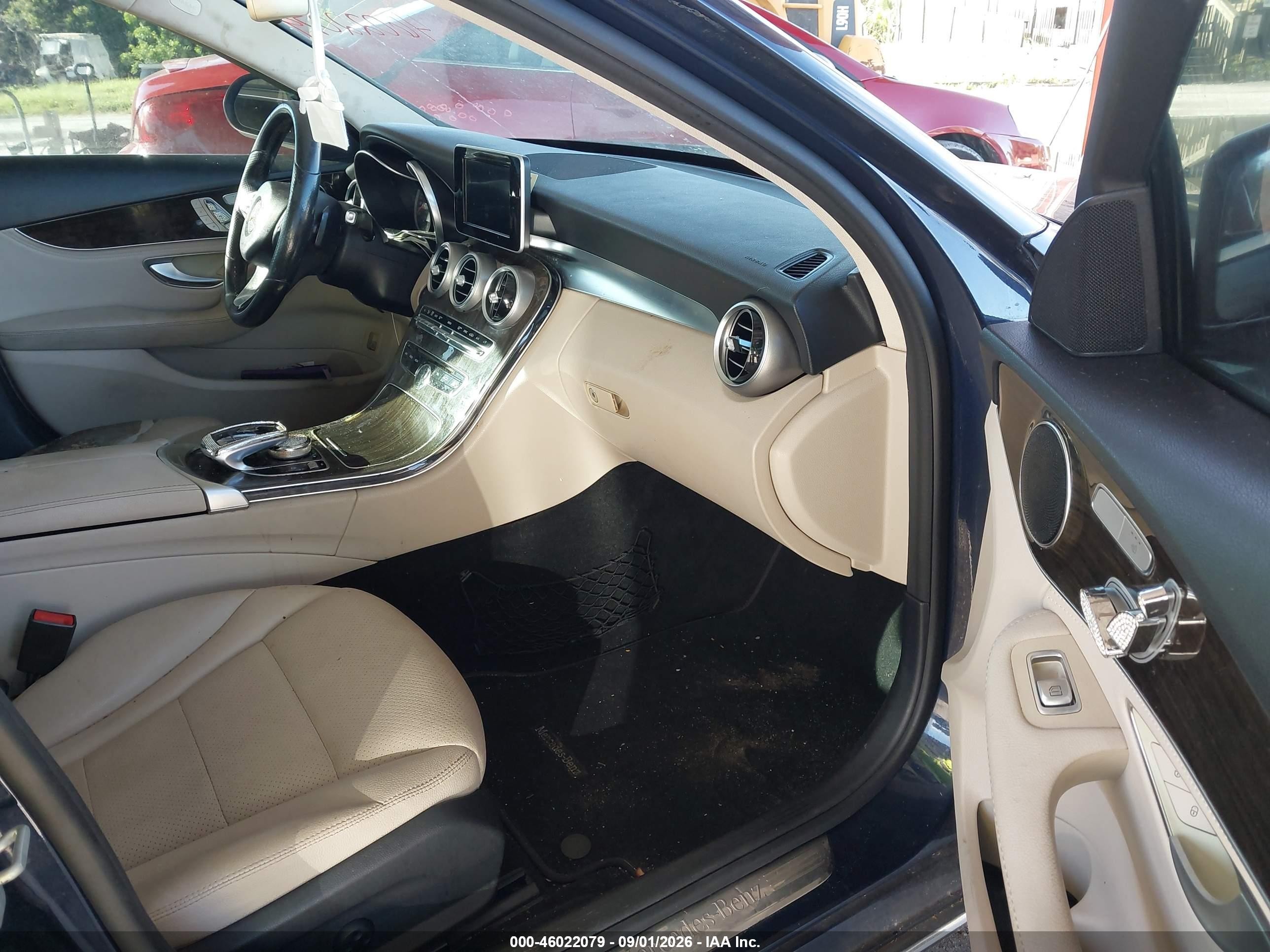 2015 Mercedes-benz C 300   Dark Blue vin: 55SWF4JB7FU050483