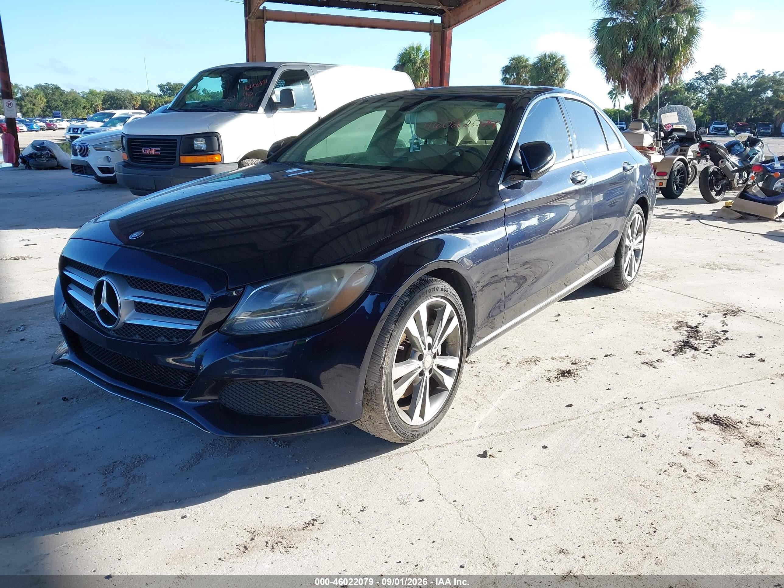 2015 Mercedes-benz C 300   Dark Blue vin: 55SWF4JB7FU050483