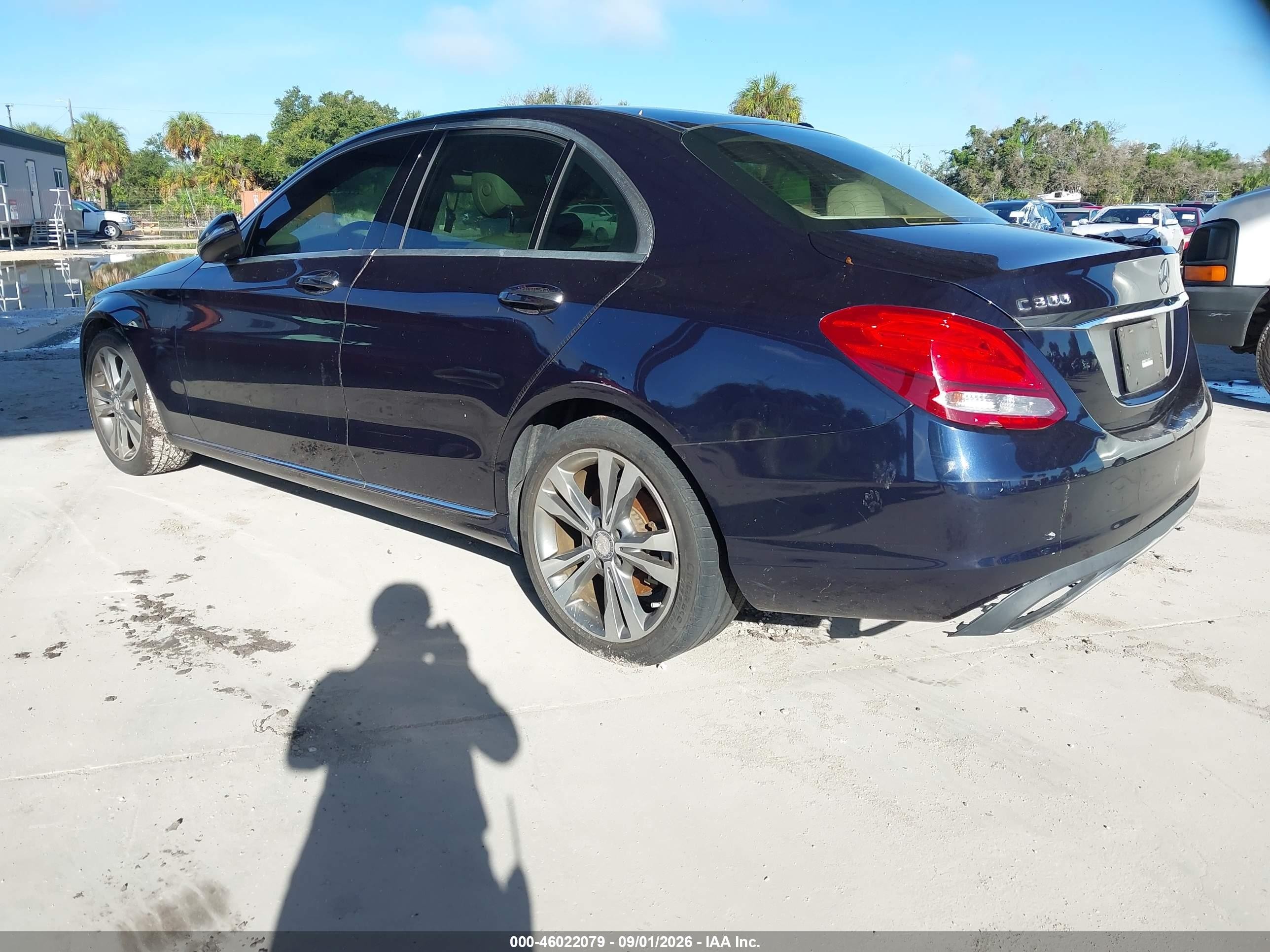 2015 Mercedes-benz C 300   Dark Blue vin: 55SWF4JB7FU050483