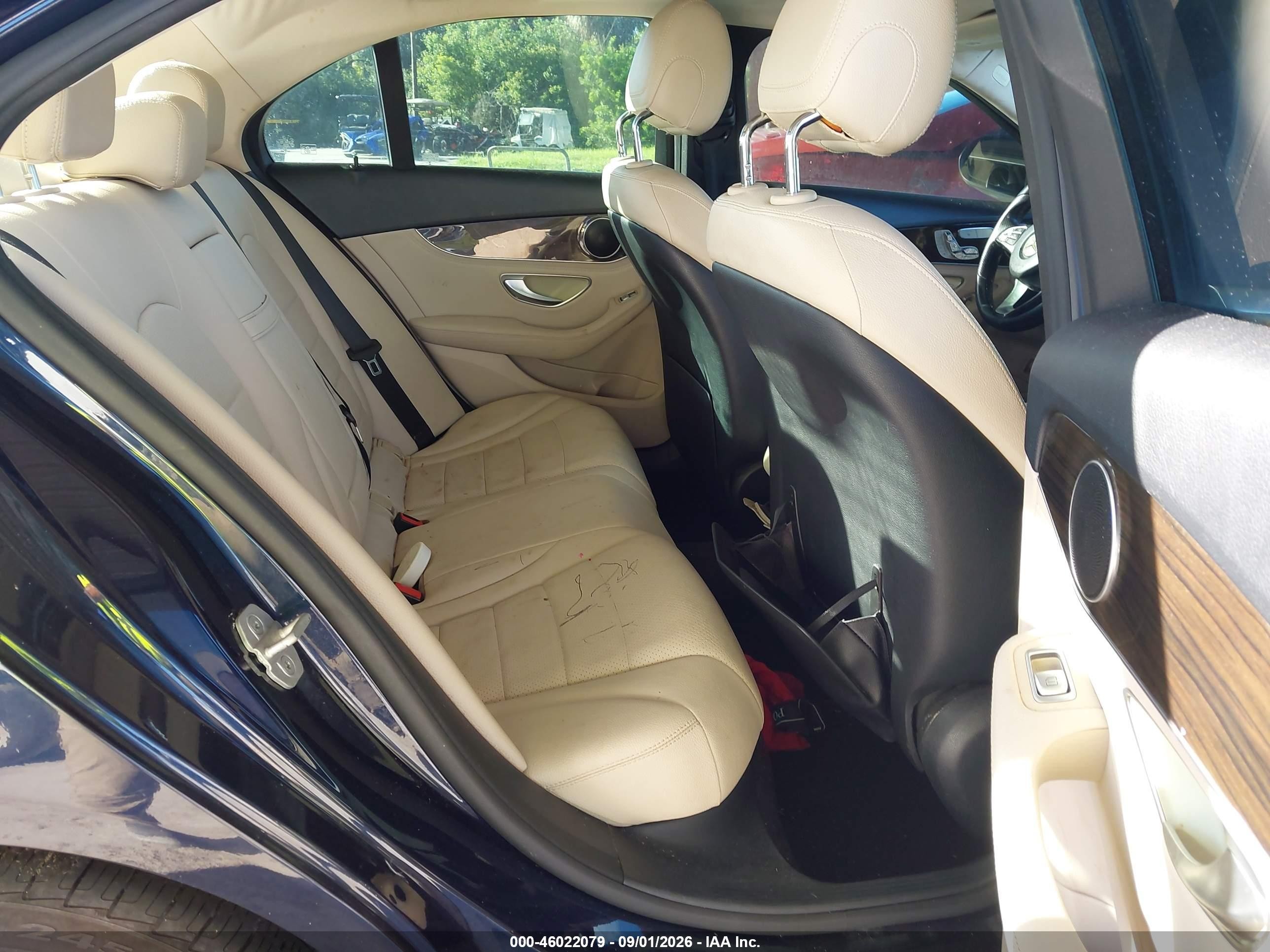 2015 Mercedes-benz C 300   Dark Blue vin: 55SWF4JB7FU050483