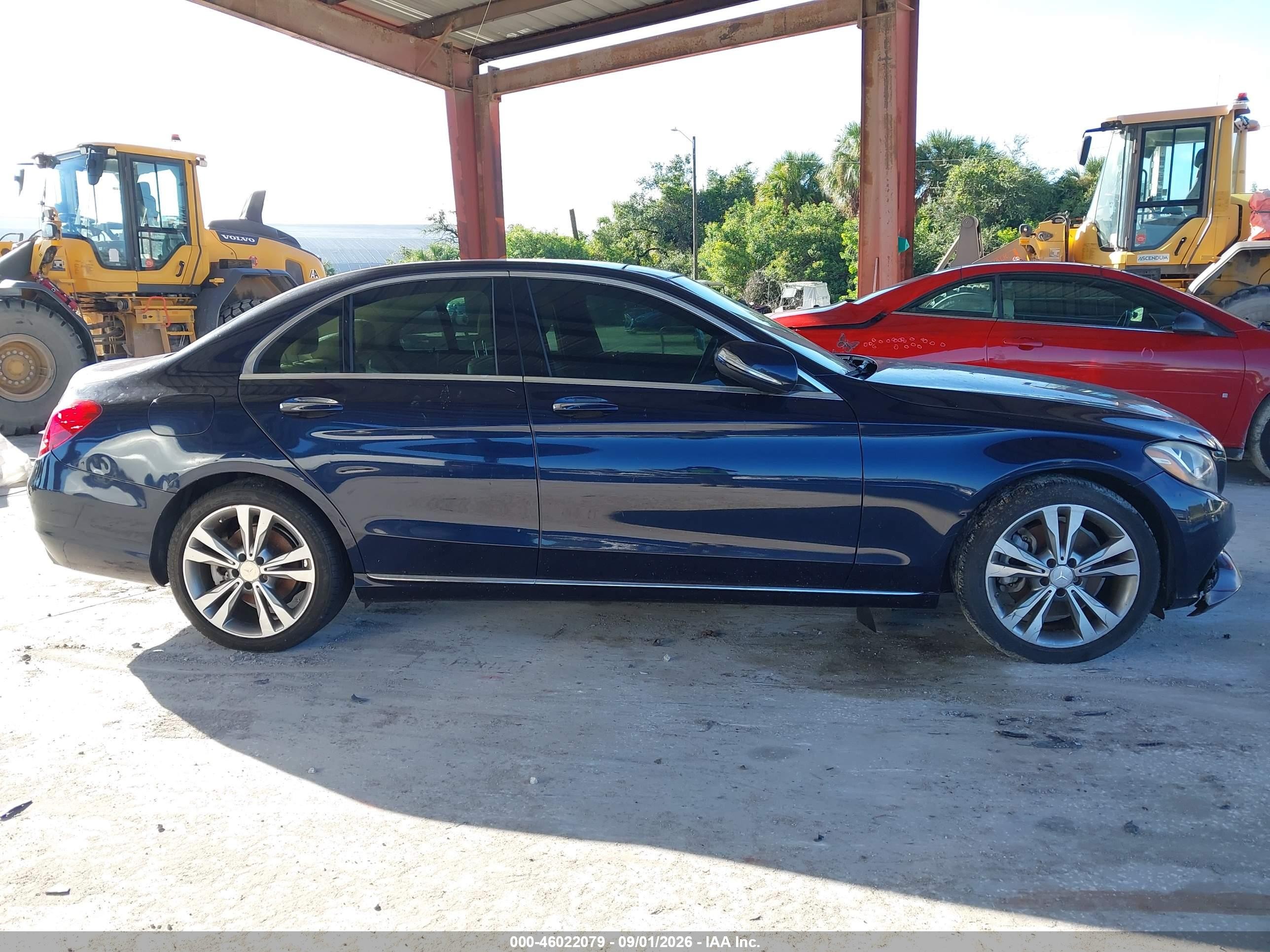 2015 Mercedes-benz C 300   Dark Blue vin: 55SWF4JB7FU050483