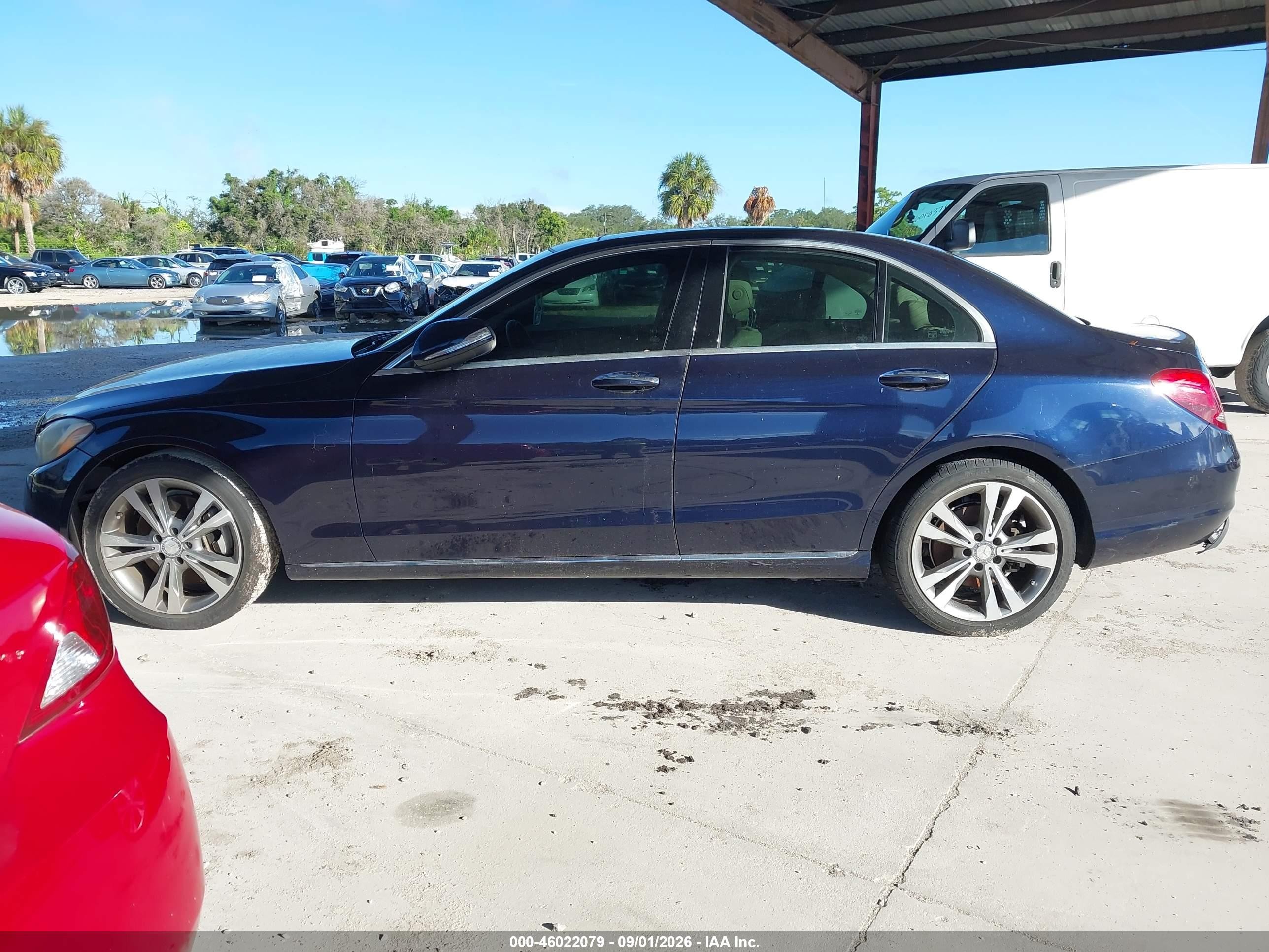 2015 Mercedes-benz C 300   Dark Blue vin: 55SWF4JB7FU050483