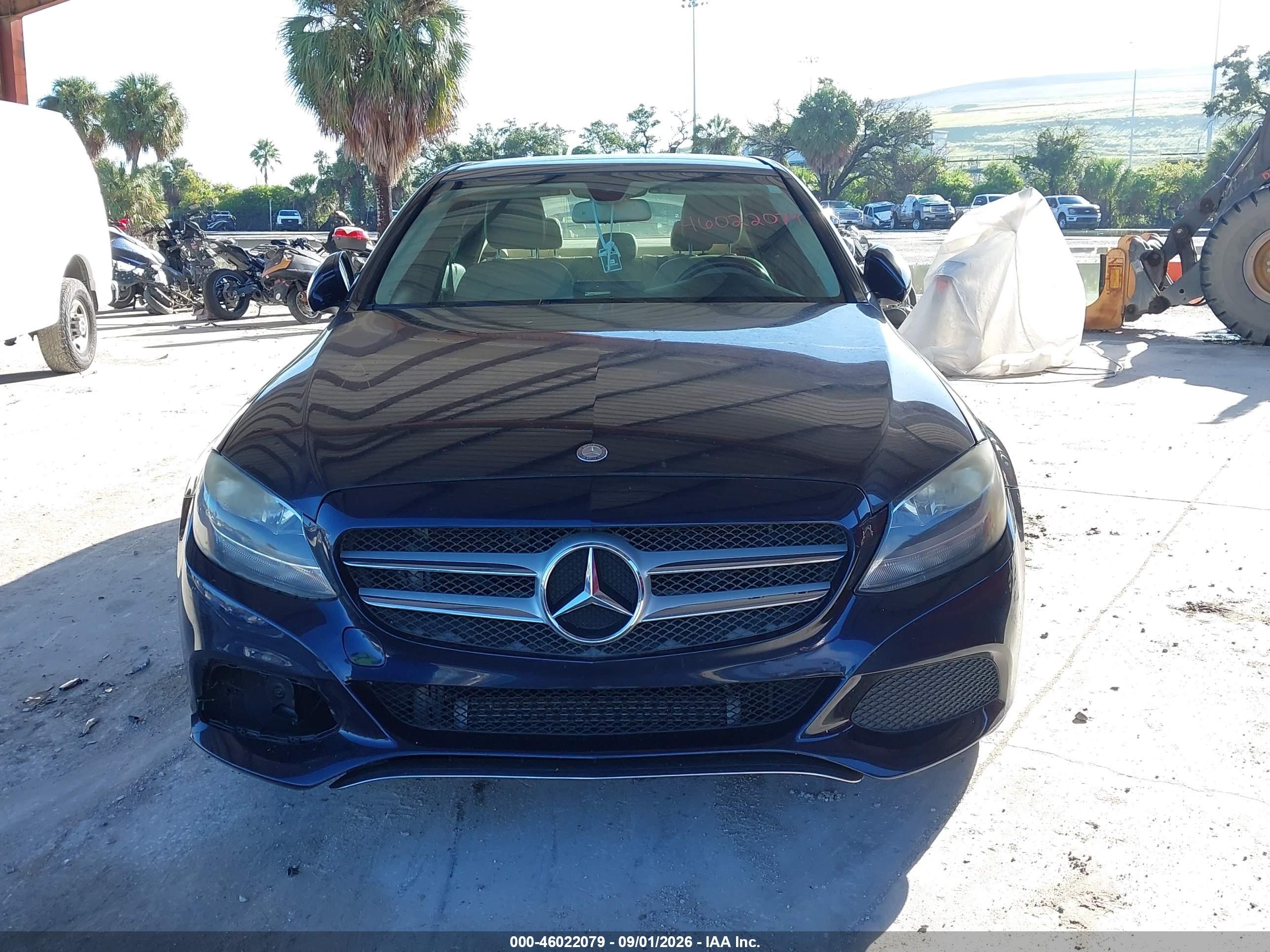2015 Mercedes-benz C 300   Dark Blue vin: 55SWF4JB7FU050483