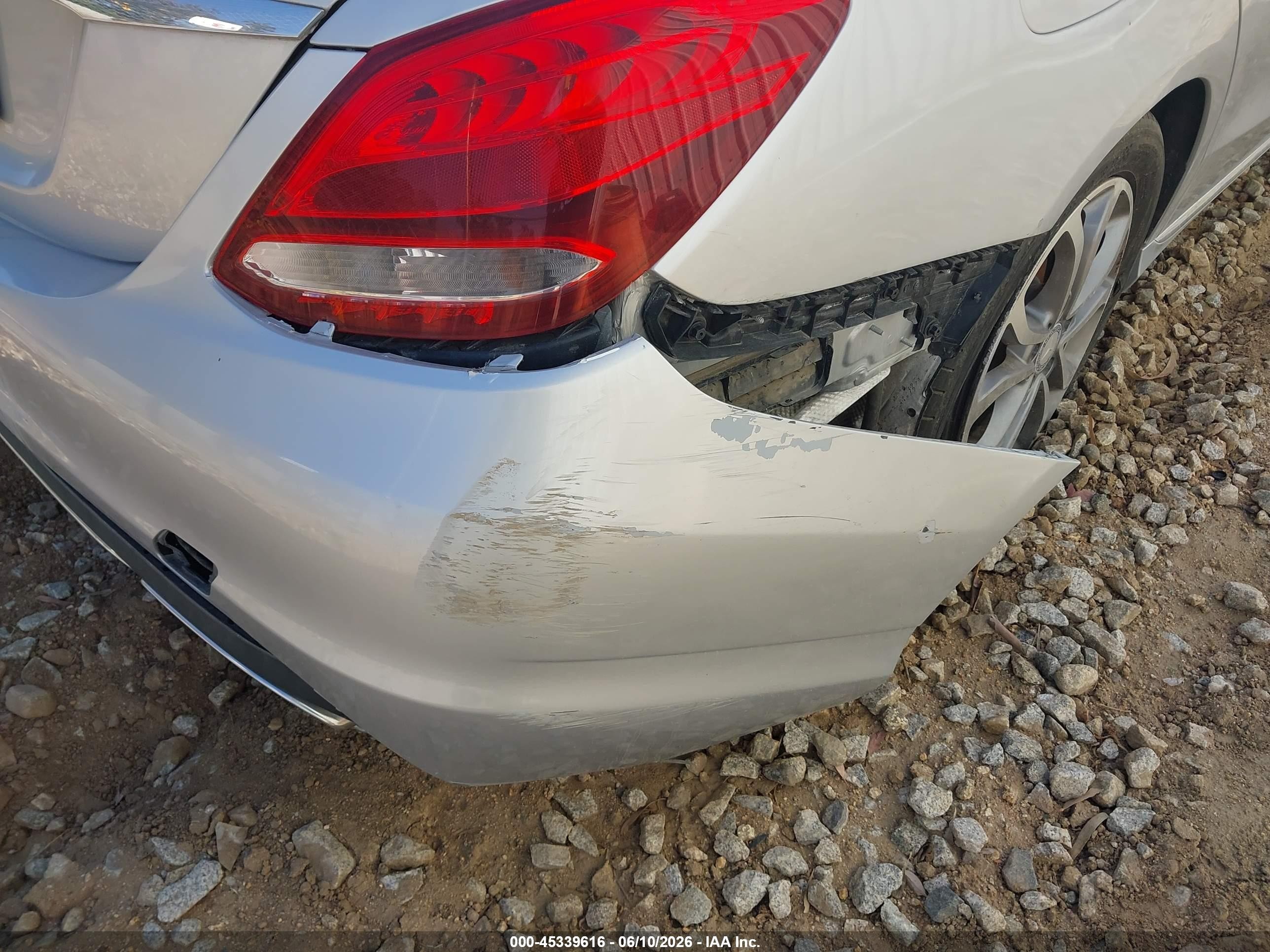 2015 Mercedes-benz C 300   Silver vin: 55SWF4JB7FU054405