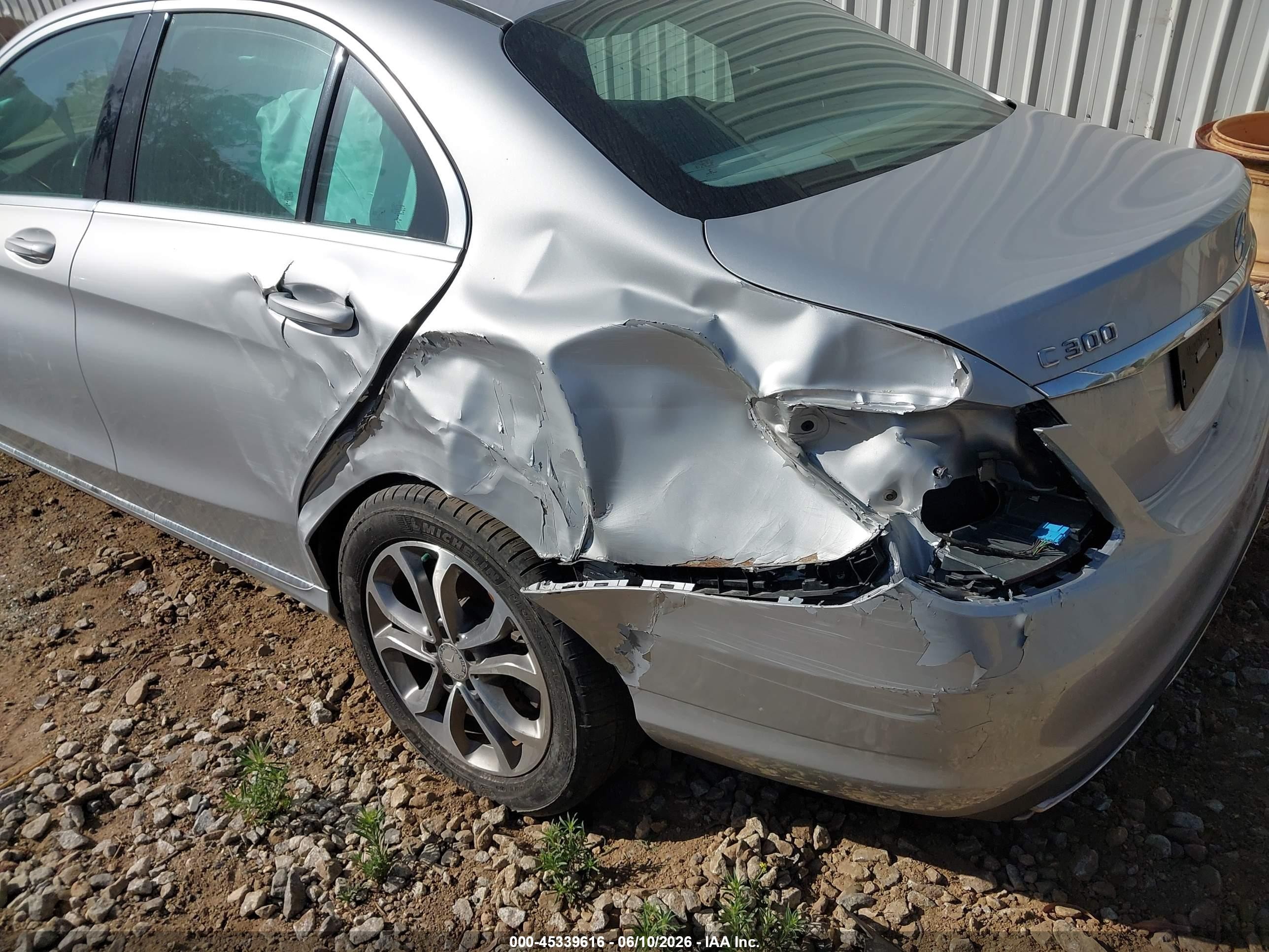 2015 Mercedes-benz C 300   Silver vin: 55SWF4JB7FU054405
