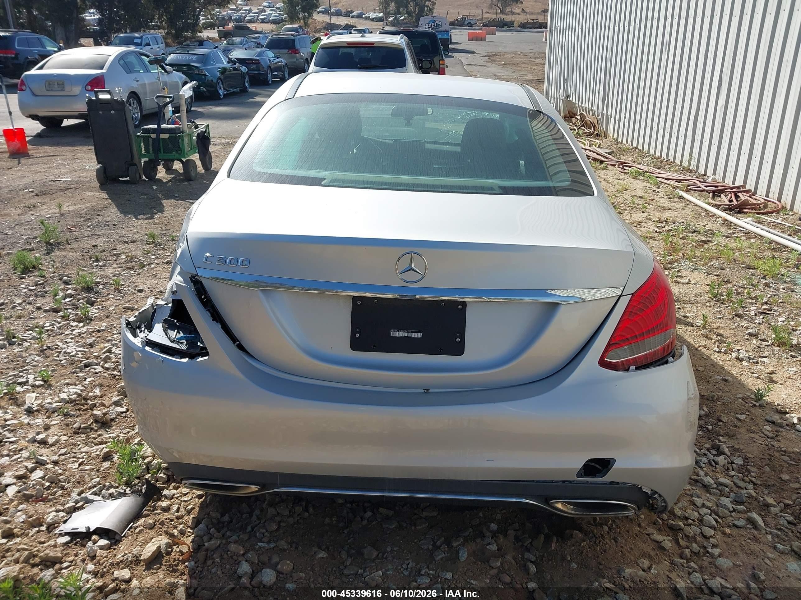 2015 Mercedes-benz C 300   Silver vin: 55SWF4JB7FU054405
