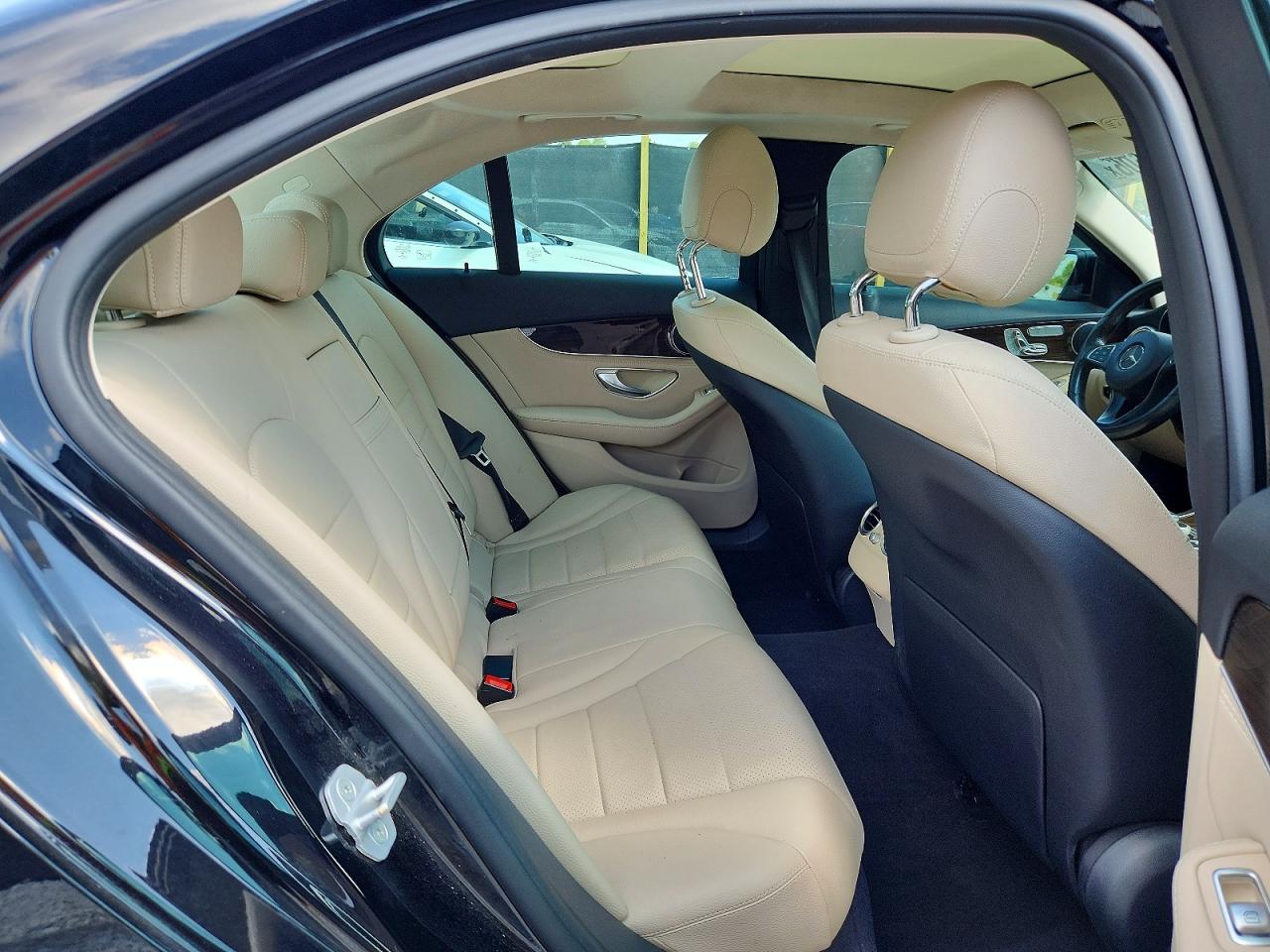 2015 Mercedes-benz C 300 Black vin: 55SWF4JB7FU061550