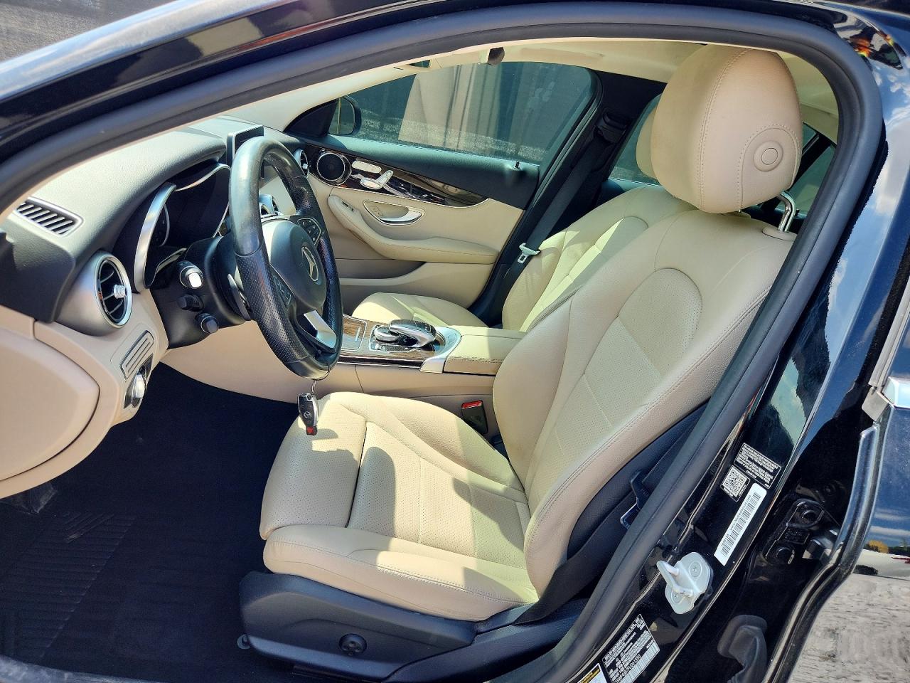 2015 Mercedes-benz C 300 Black vin: 55SWF4JB7FU061550